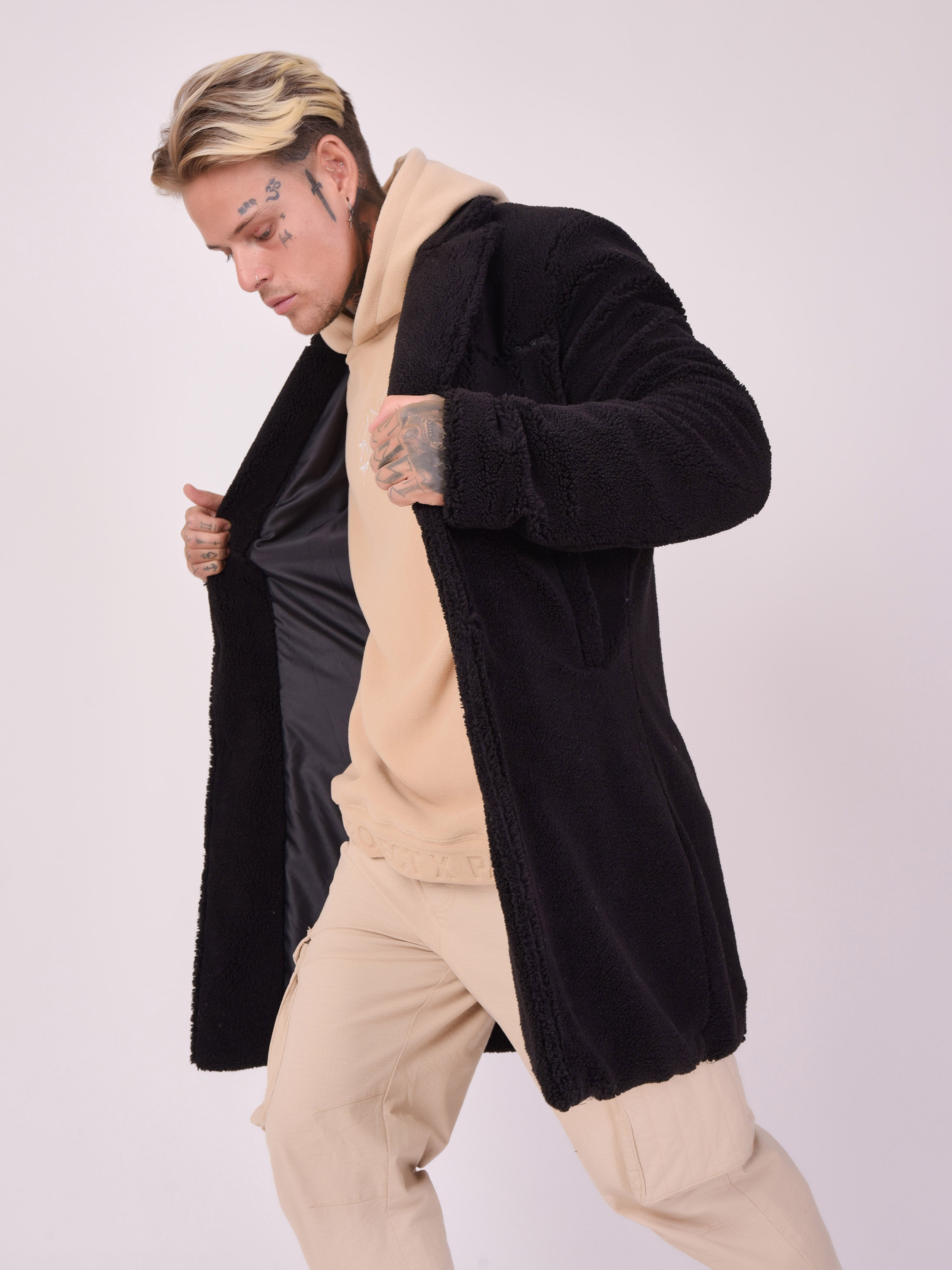manteau-style-pilou-noir-modelshot
