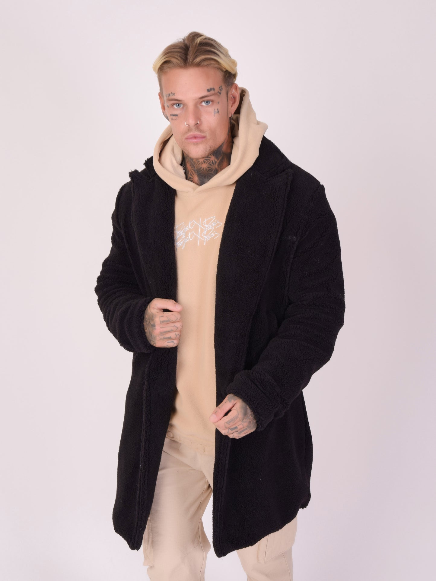 manteau-style-pilou-noir-modelshot