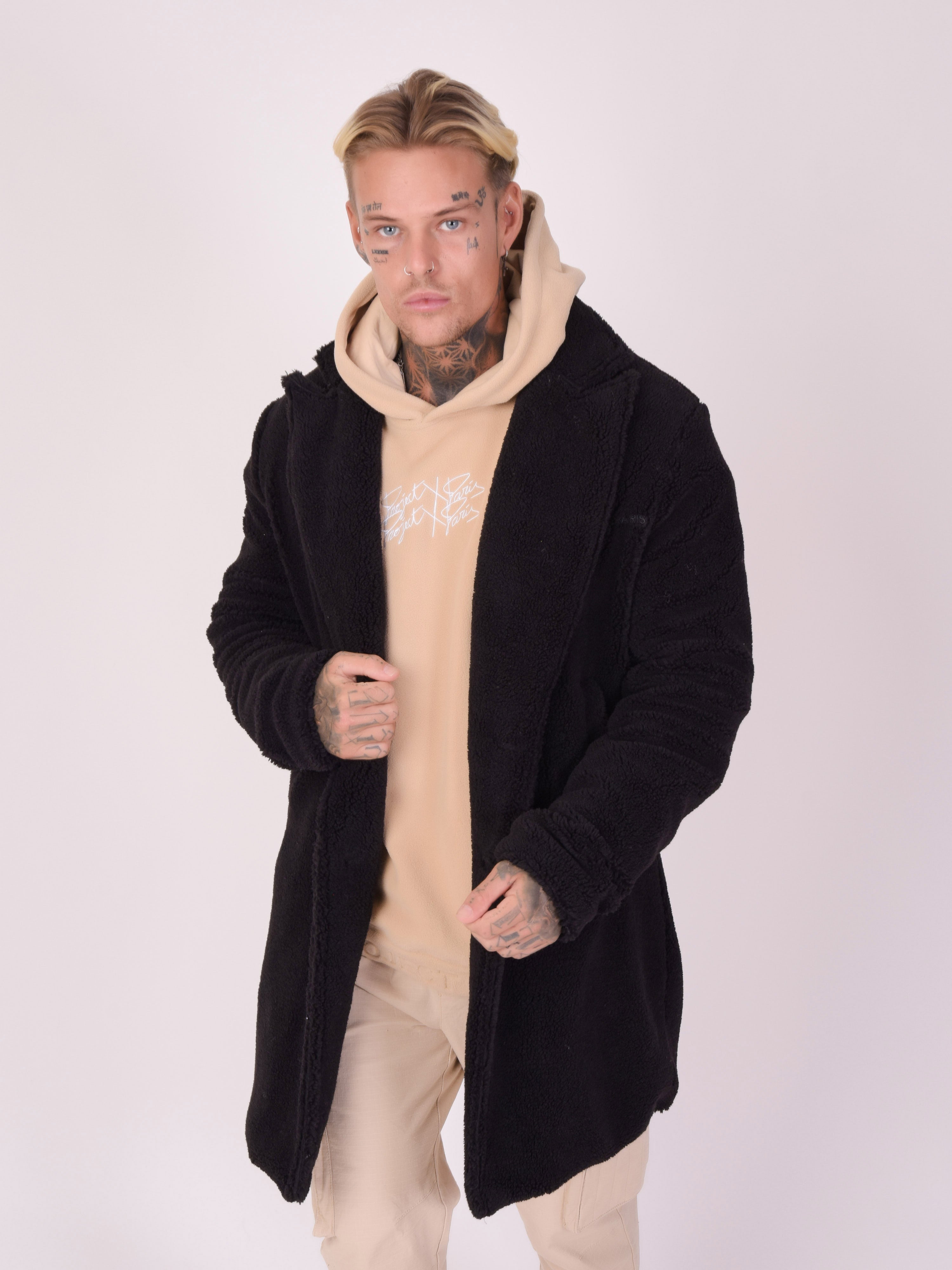manteau-style-pilou-noir-modelshot