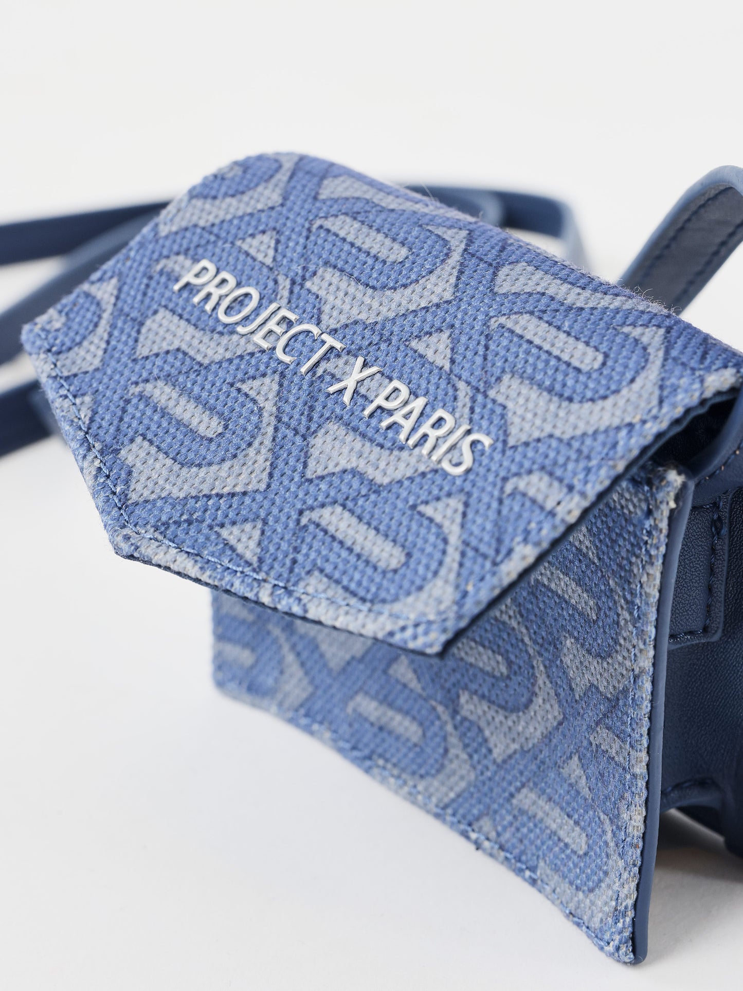 mini-sac-a-monogramme-pxp-bleu-detailshot