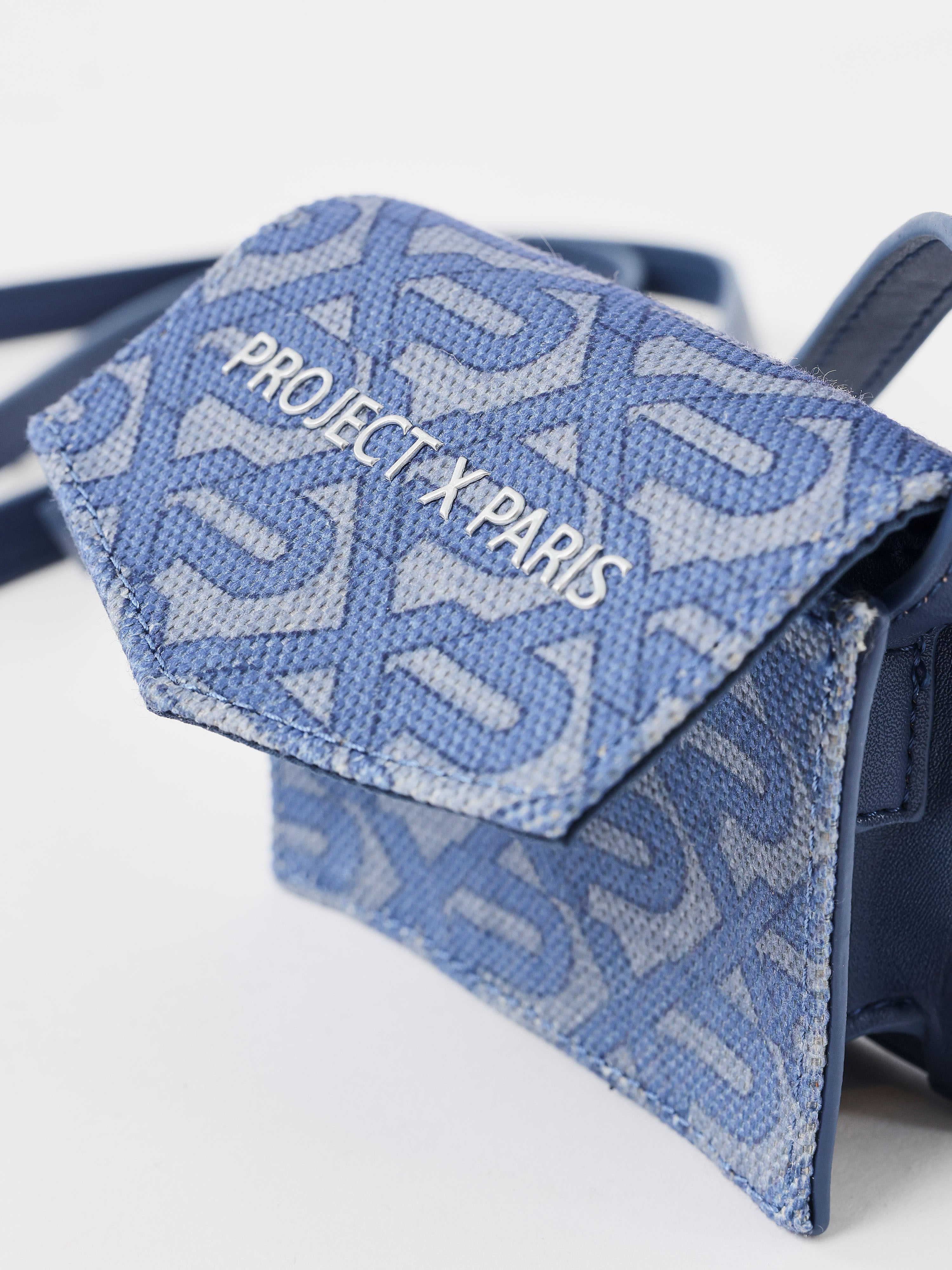 mini-sac-a-monogramme-pxp-bleu-detailshot
