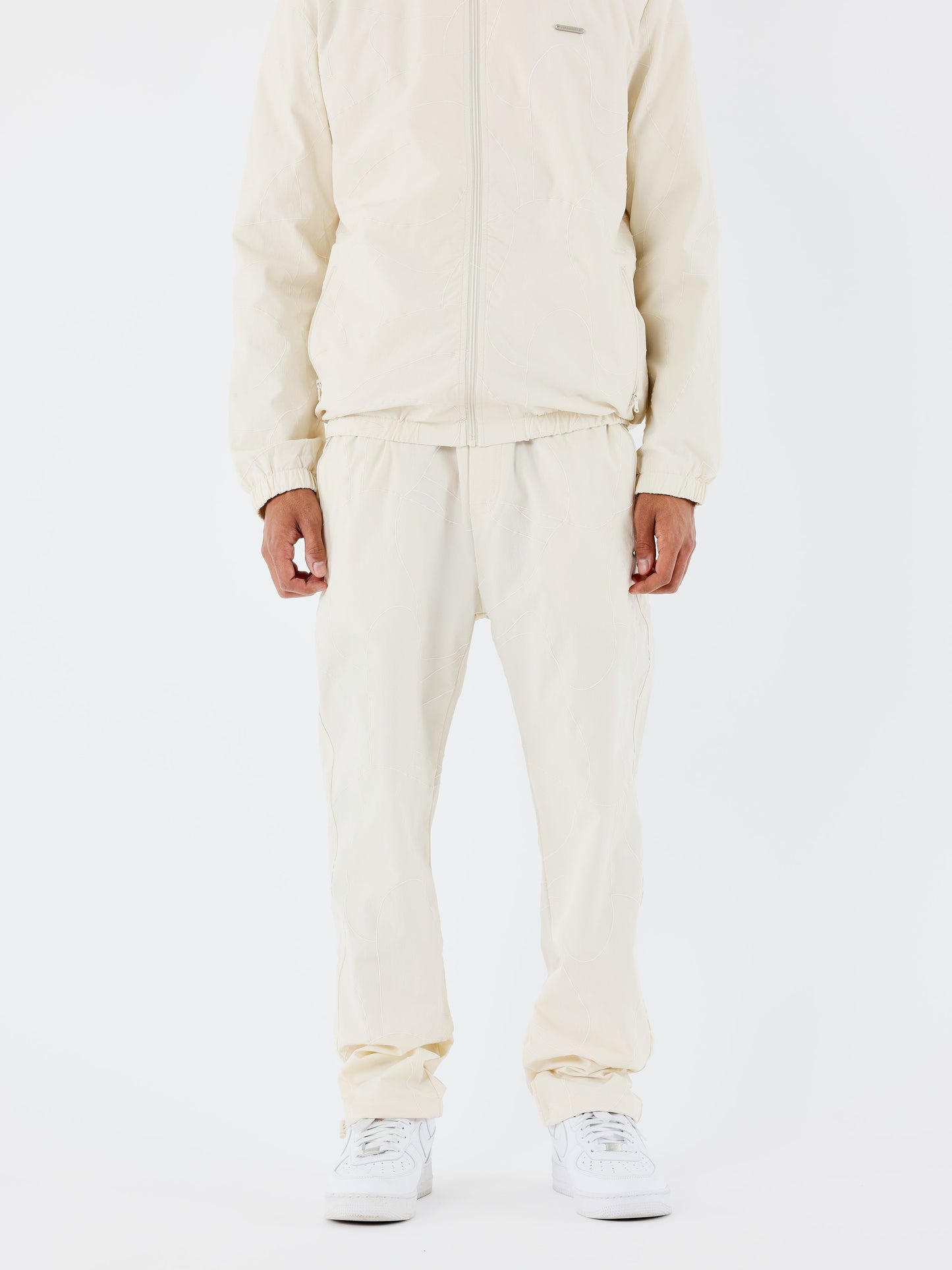 pantalon-a-details-brode-craie