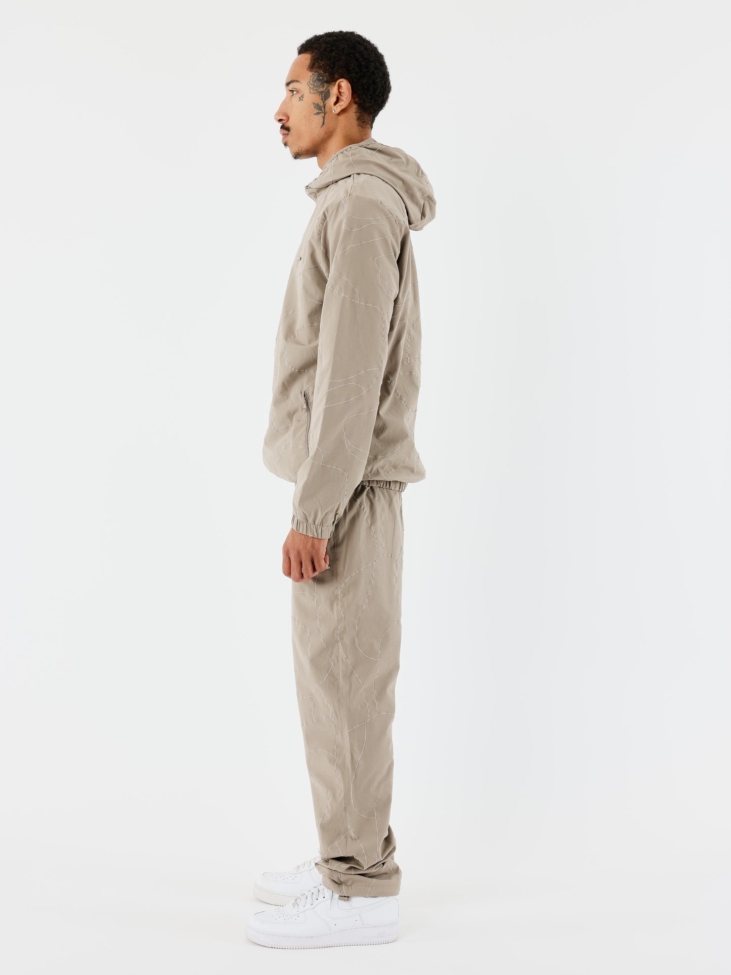 pantalon-a-details-brode-taupe