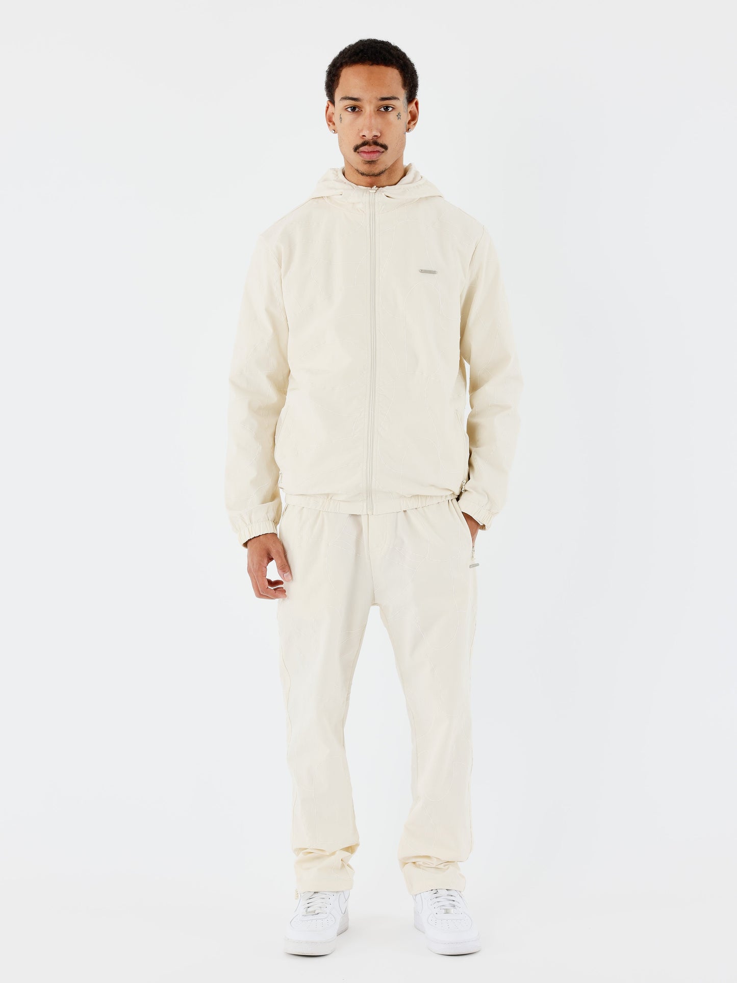 pantalon-a-details-brode-craie