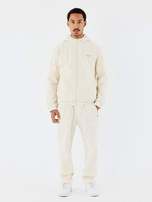 pantalon-a-details-brode-craie-modelshot