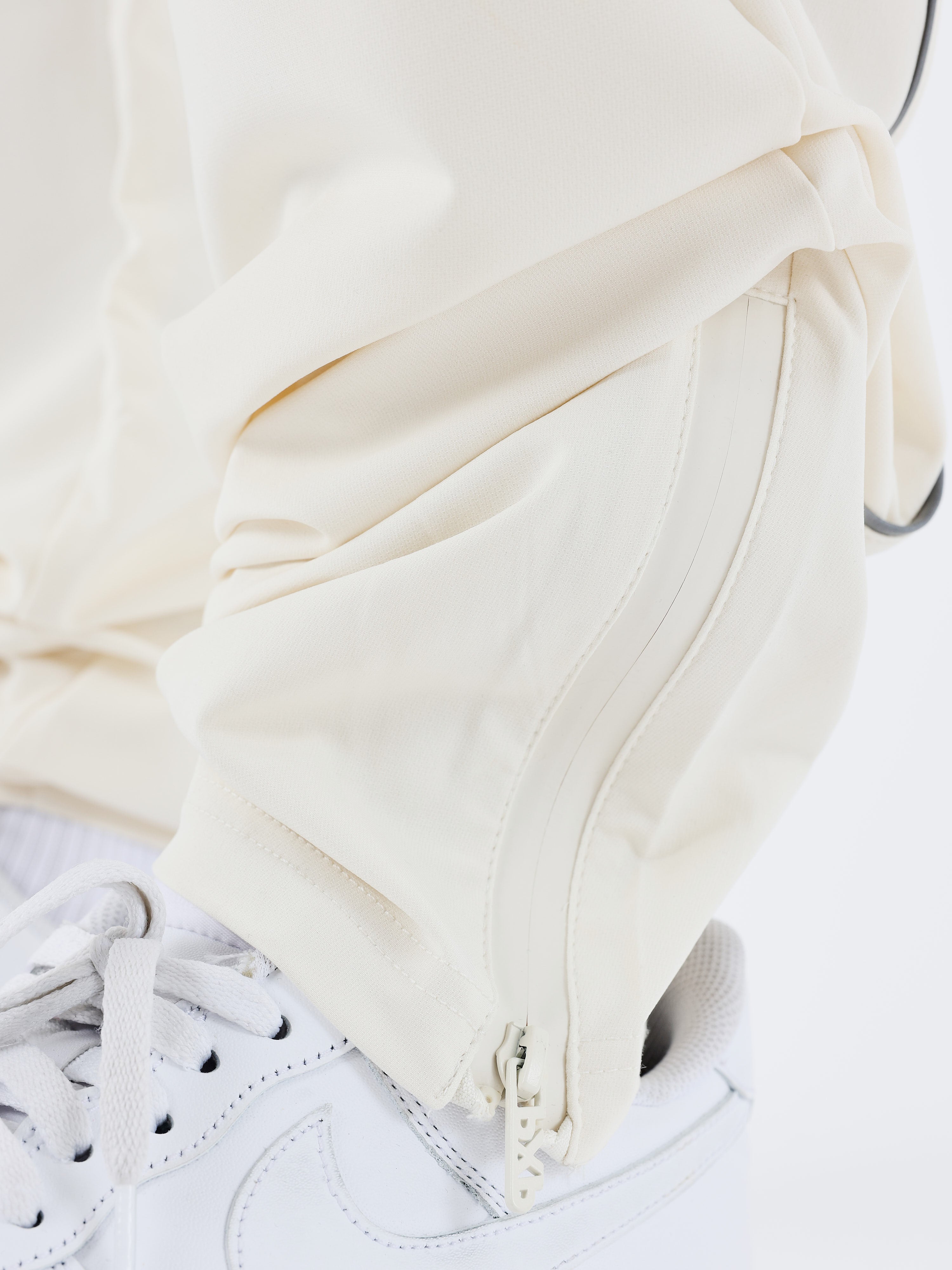 Pants with reflective details-5
