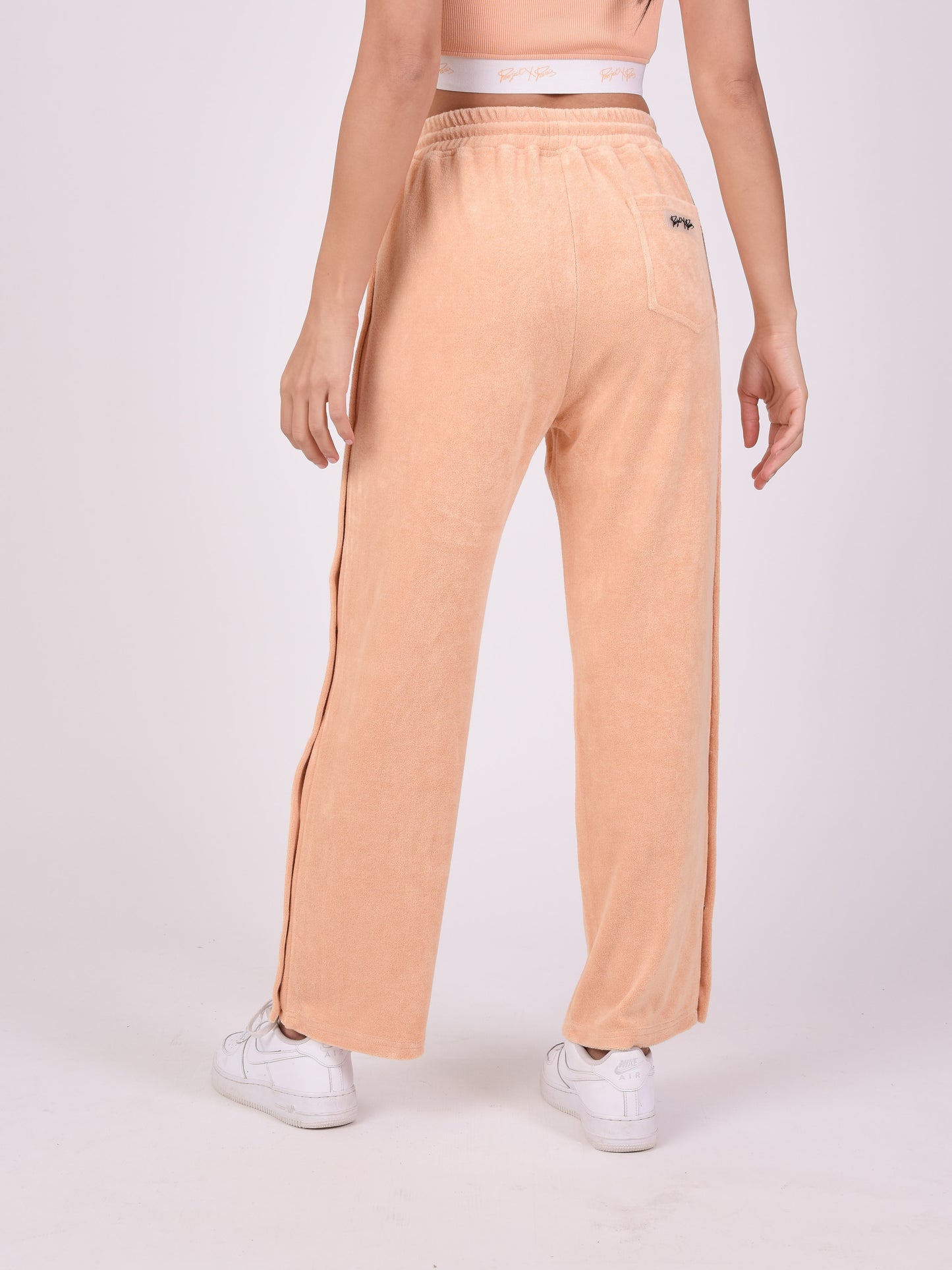 pantalon-a-pression-en-tissu-eponge-peche-modelshot