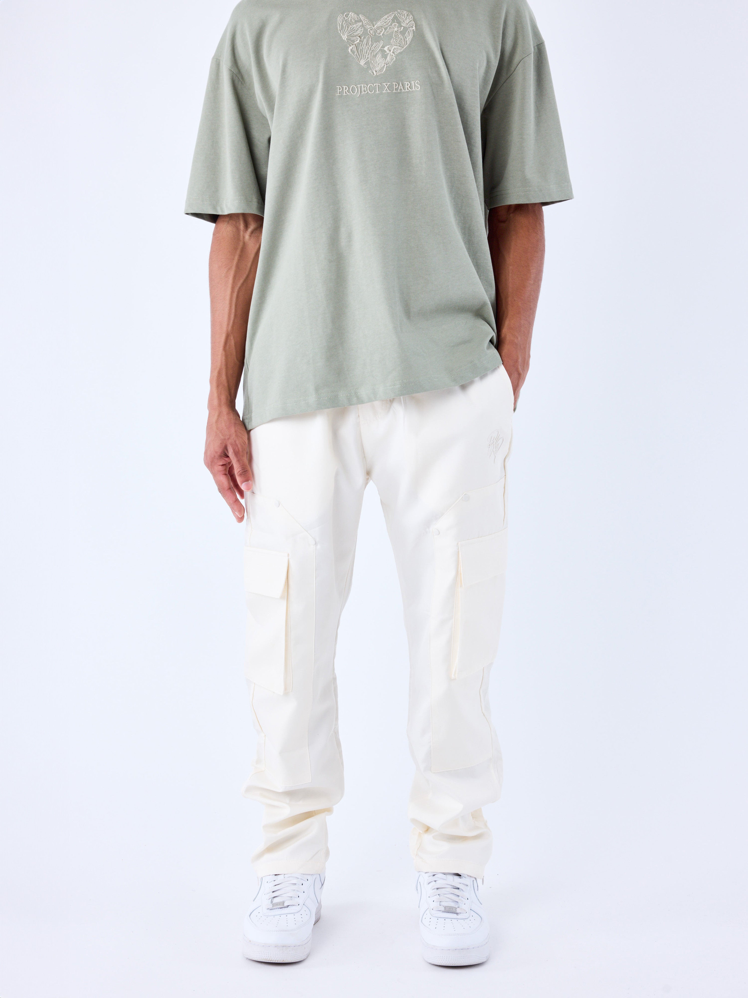 pantalon-cargo-en-matiere-technique-craie