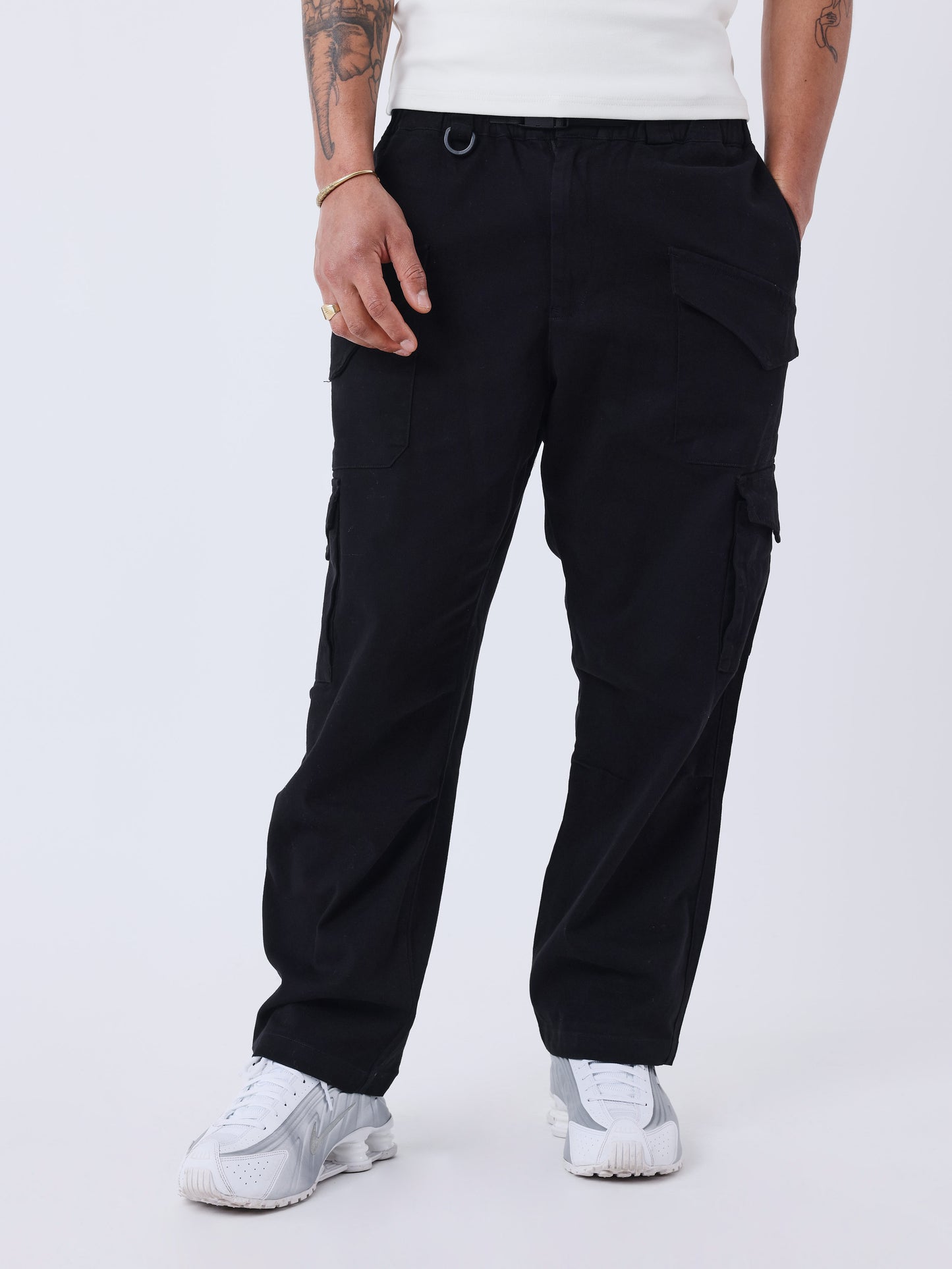 pantalon-cargo-technique-5365-noir-modelshot