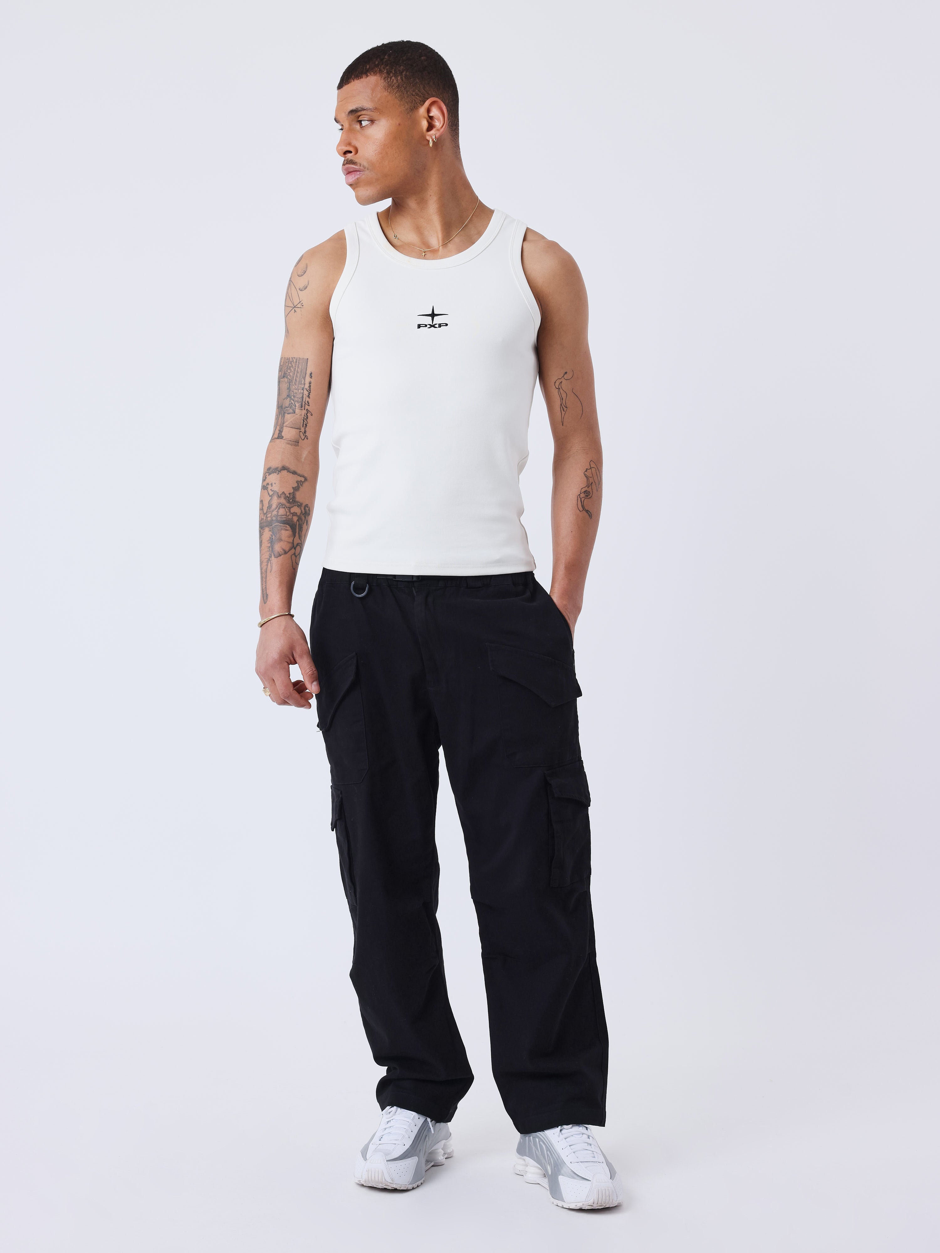 pantalon-cargo-technique-5365-noir-modelshot