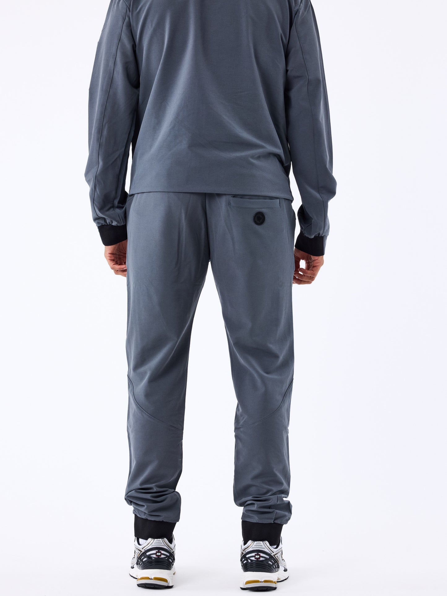 pantalon-cargo-technique-anthracite-modelshot