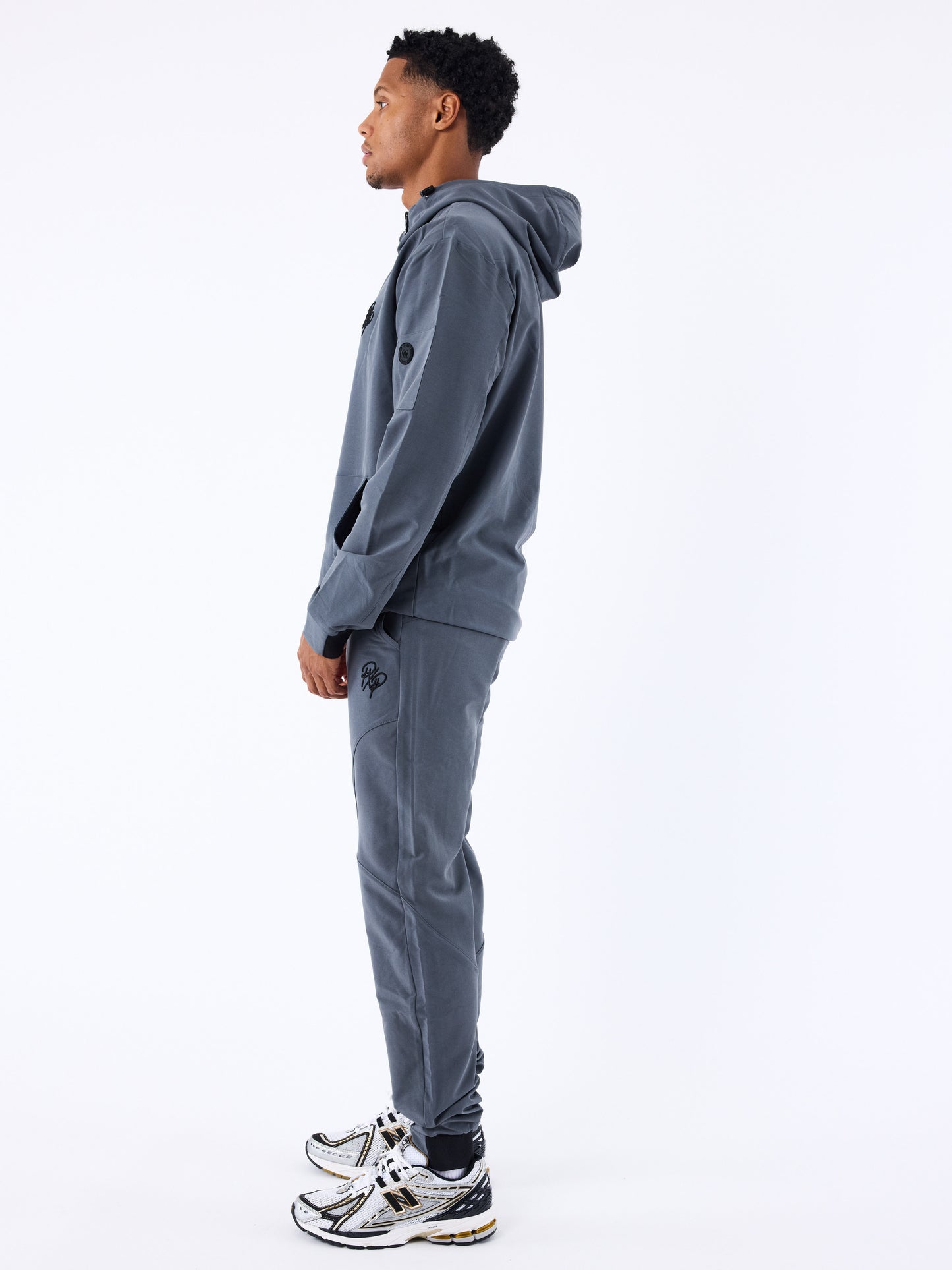 pantalon-cargo-technique-anthracite-modelshot