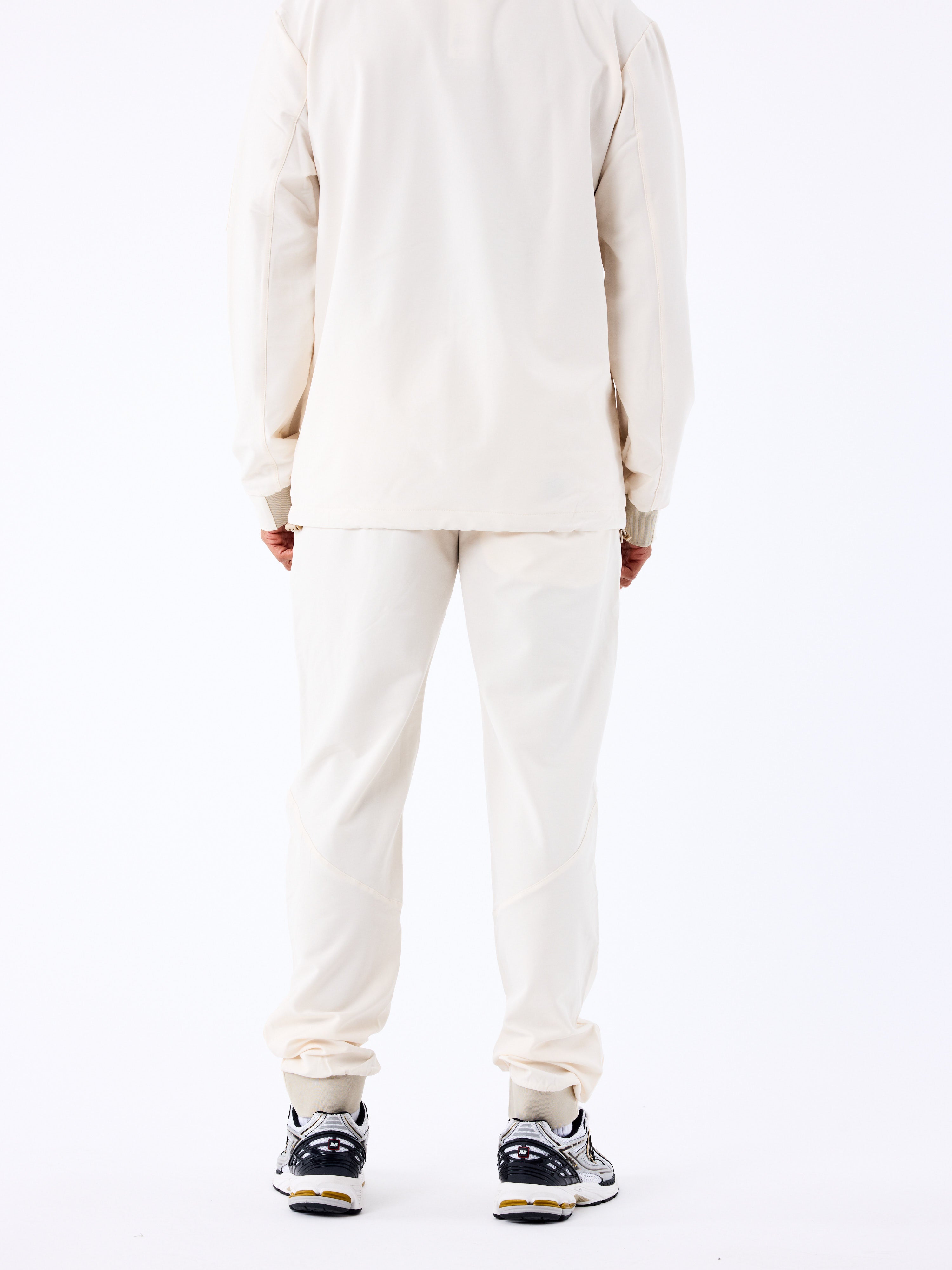 pantalon-cargo-technique-craie-modelshot