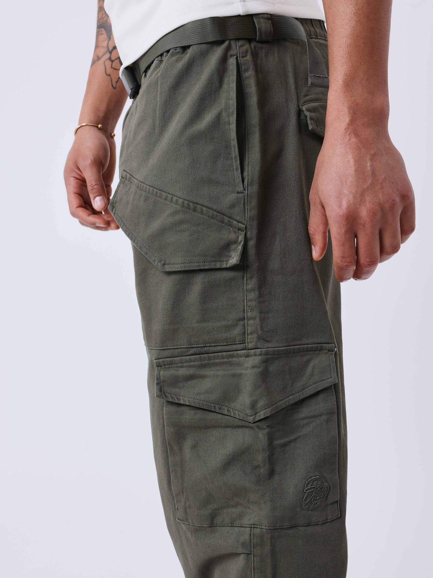 pantalon-cargo-technique-5365-olive-fonce-modelshot