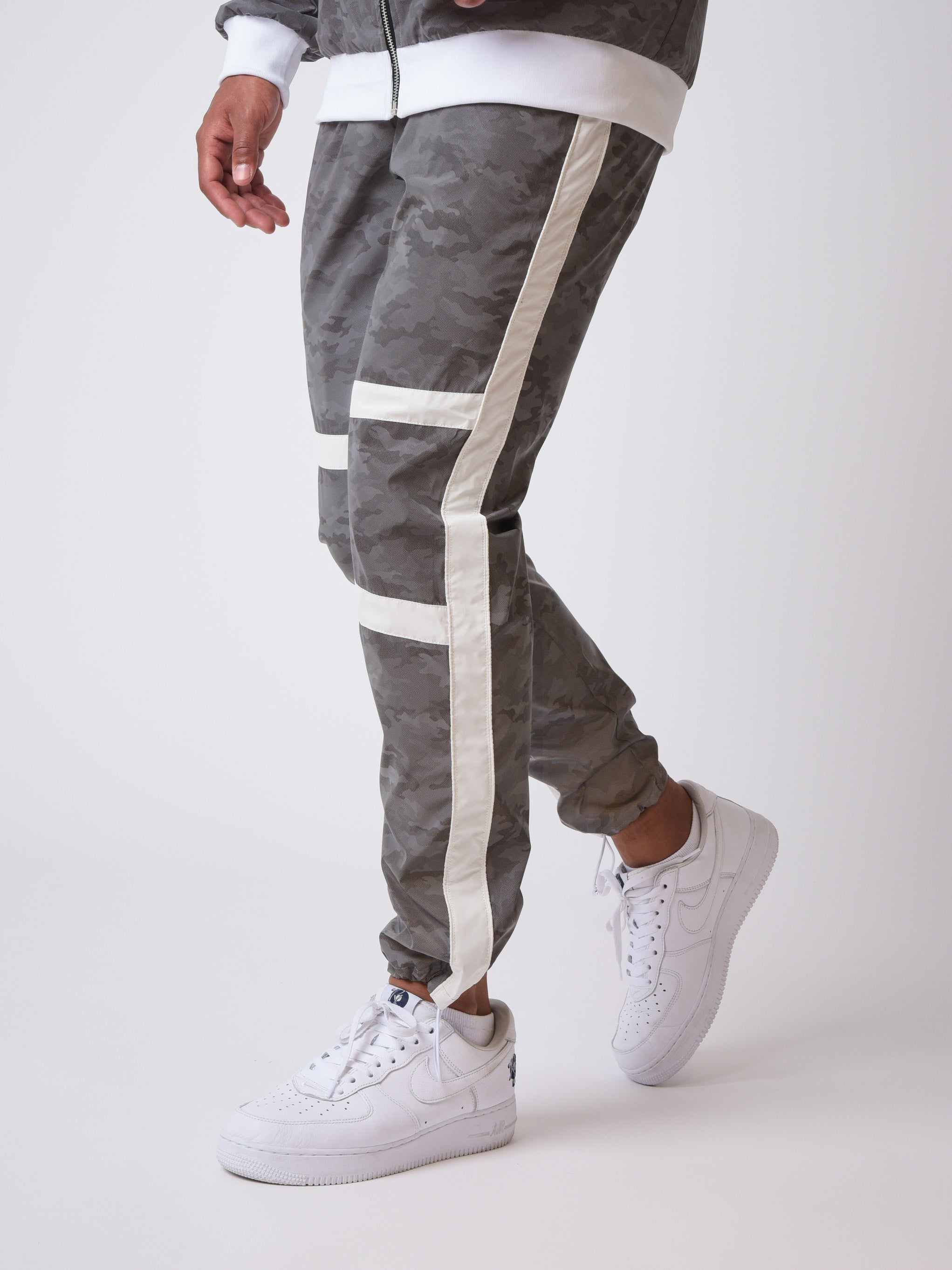 Reflective bi-material jogging pants with 