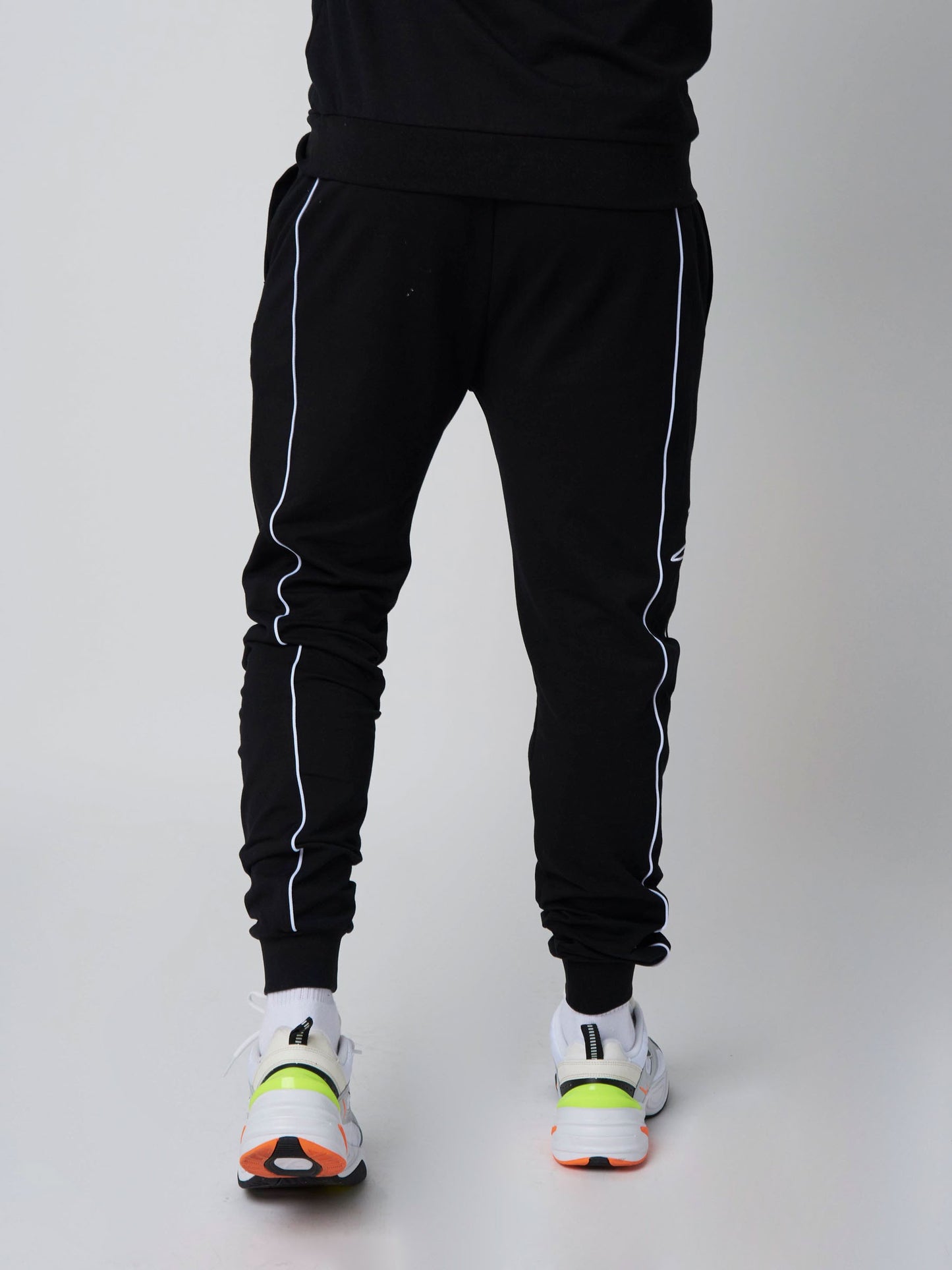 pantalon-de-jogging-logo-sur-le-cote-homme-project-x-paris-1940032-noir