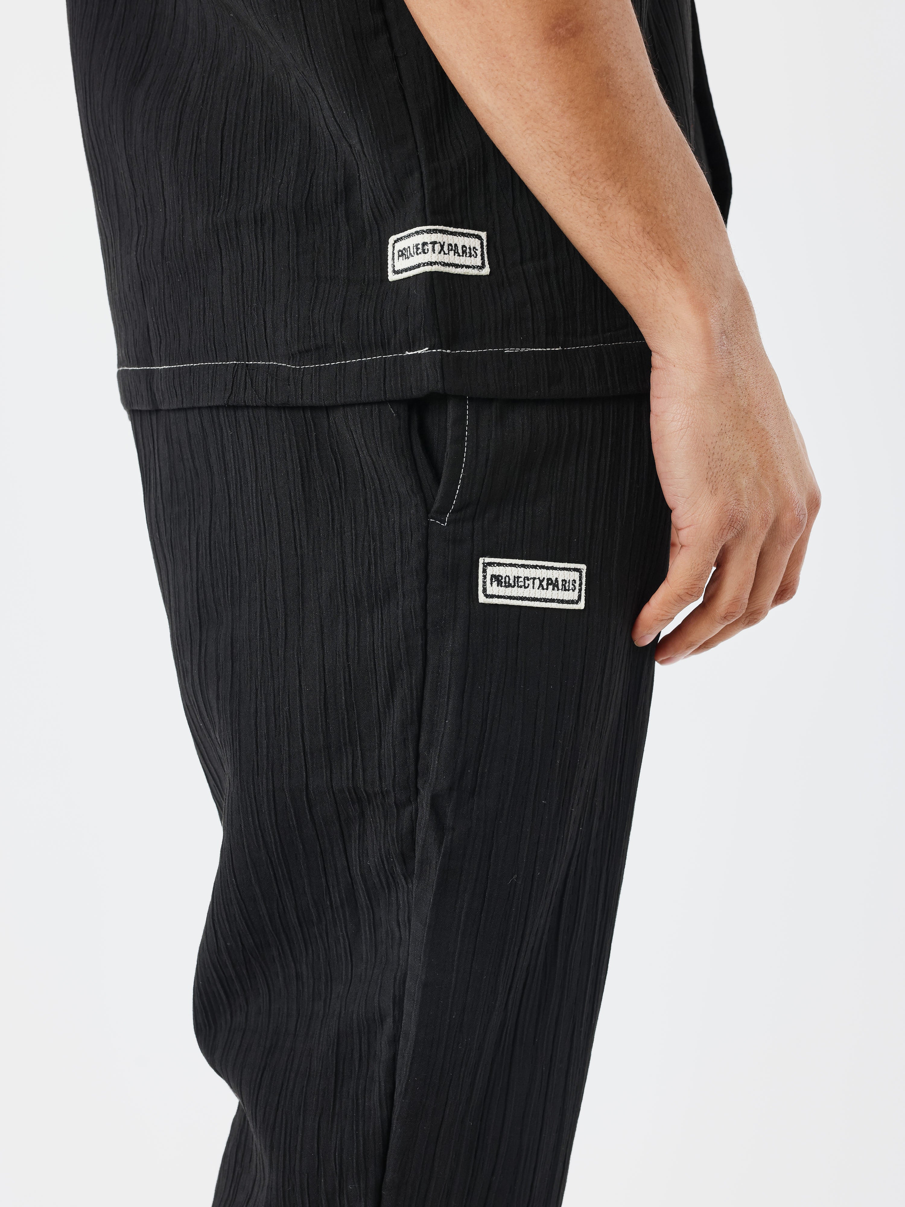 pantalon-decontractee-plissee-noir-detailshot