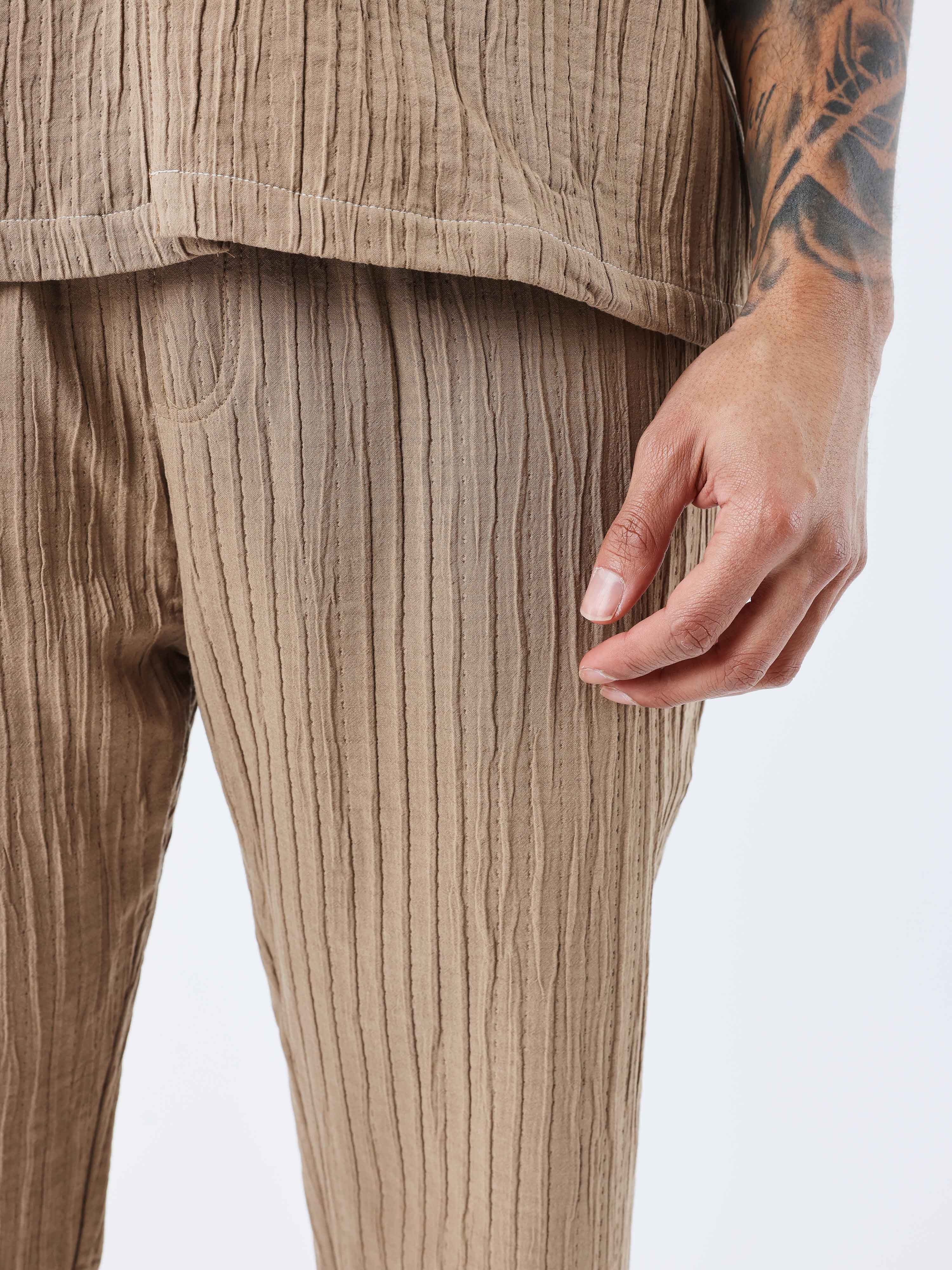 pantalon-decontractee-plissee-taupe-detailshot