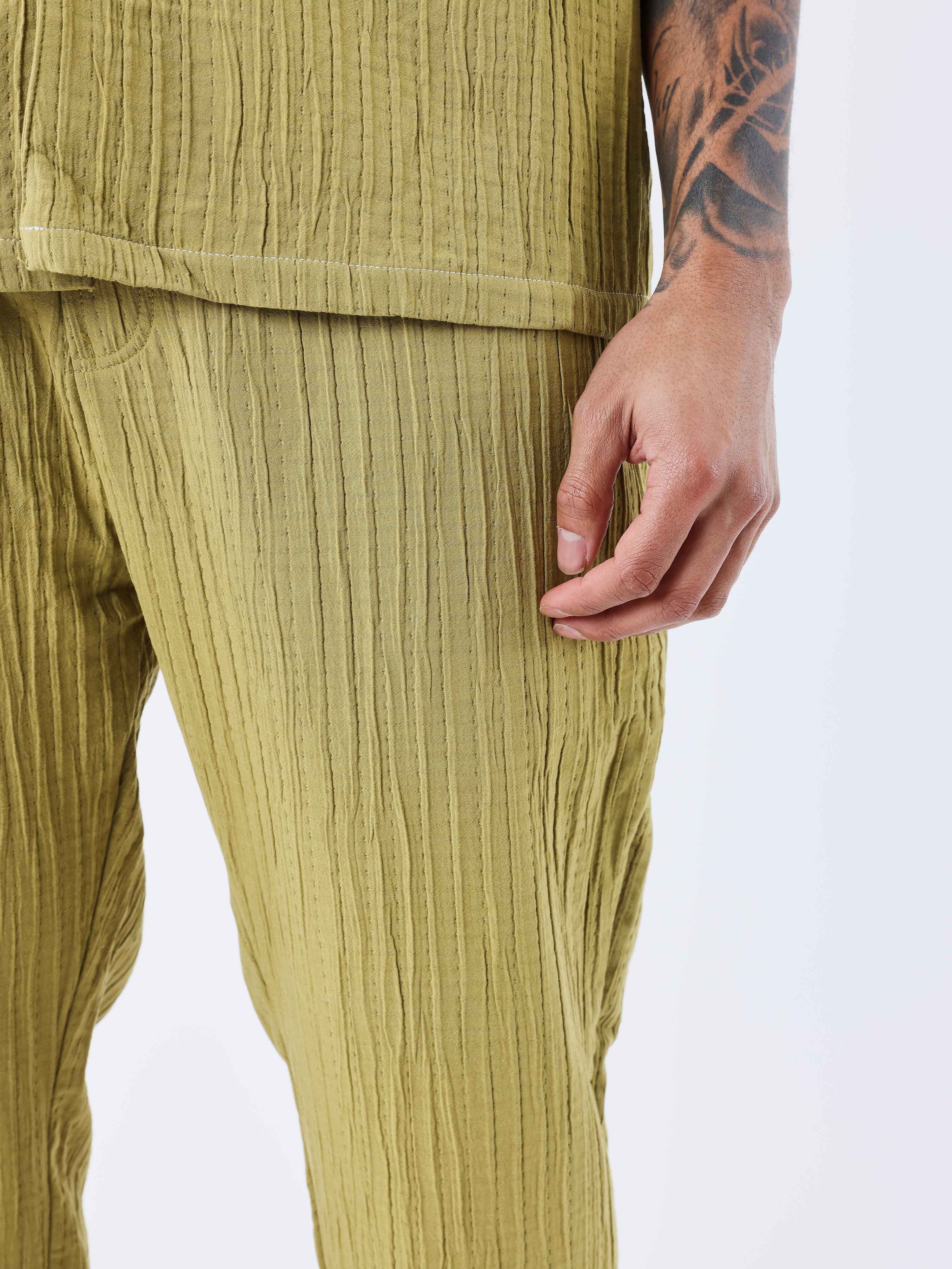 pantalon-decontractee-plissee-moutarde
