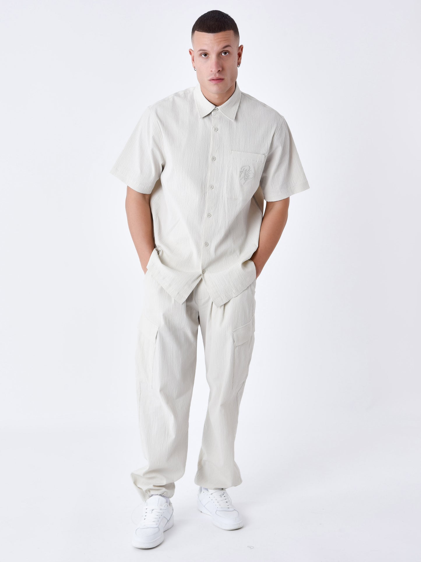 pantalon-effet-froisse-a-poches-beige