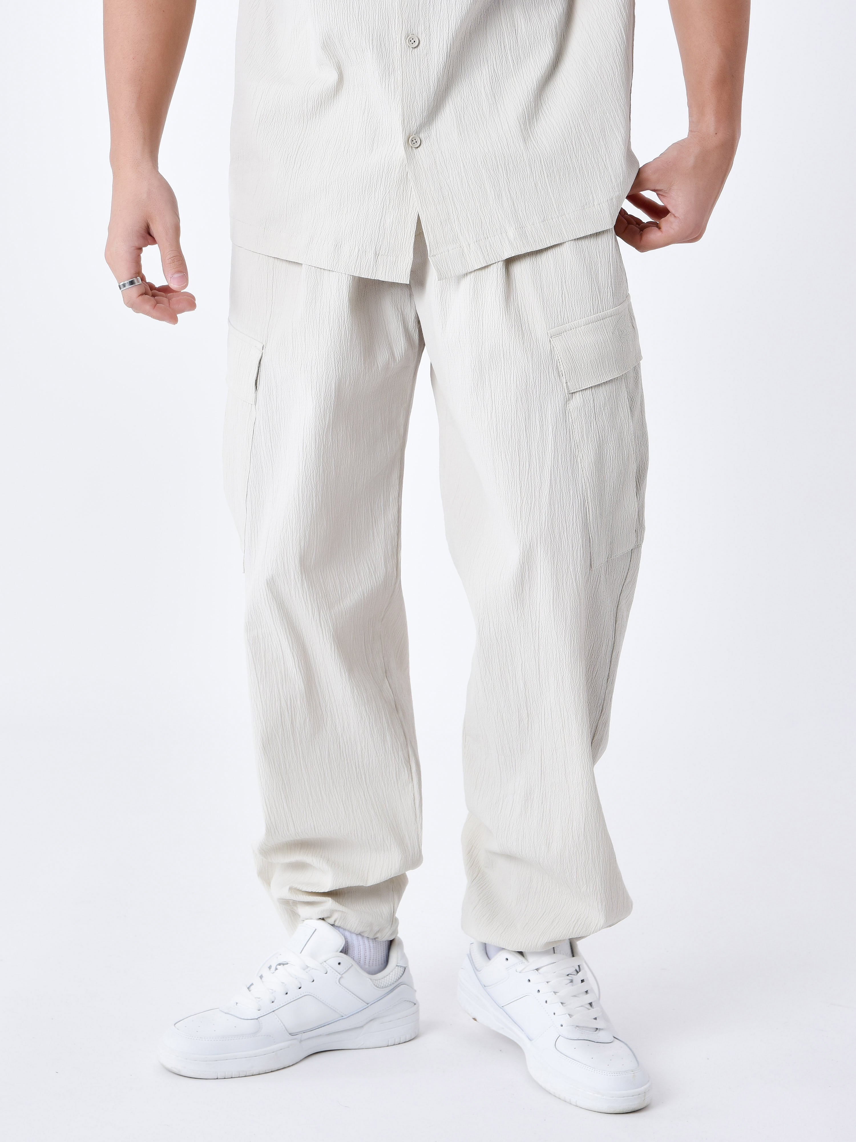 pantalon-effet-froisse-a-poches-beige