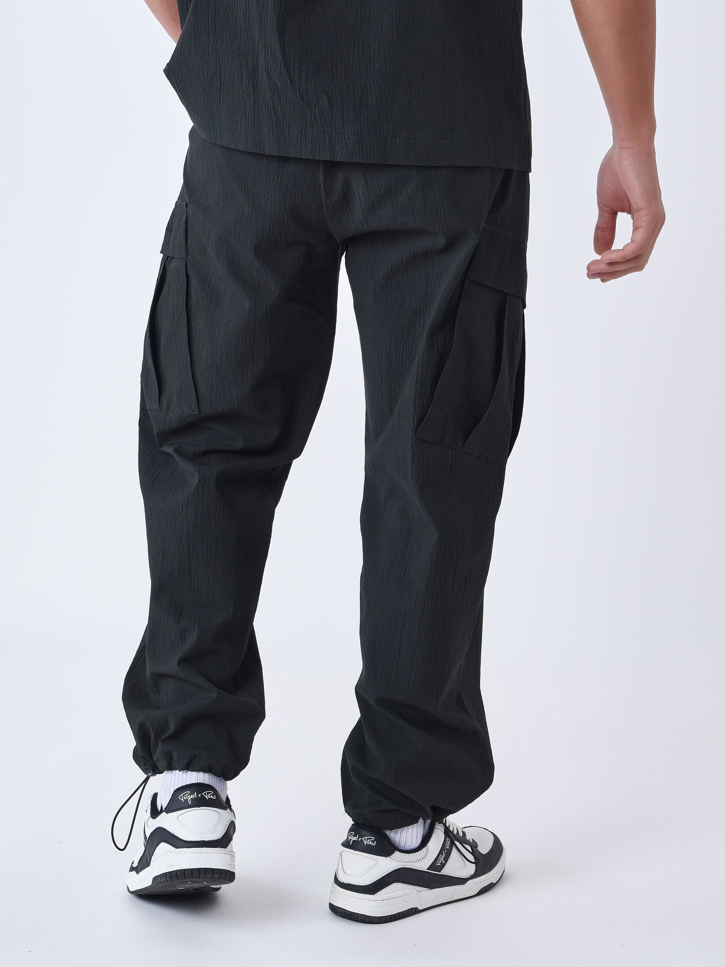 pantalon-effet-froisse-a-poches-noir