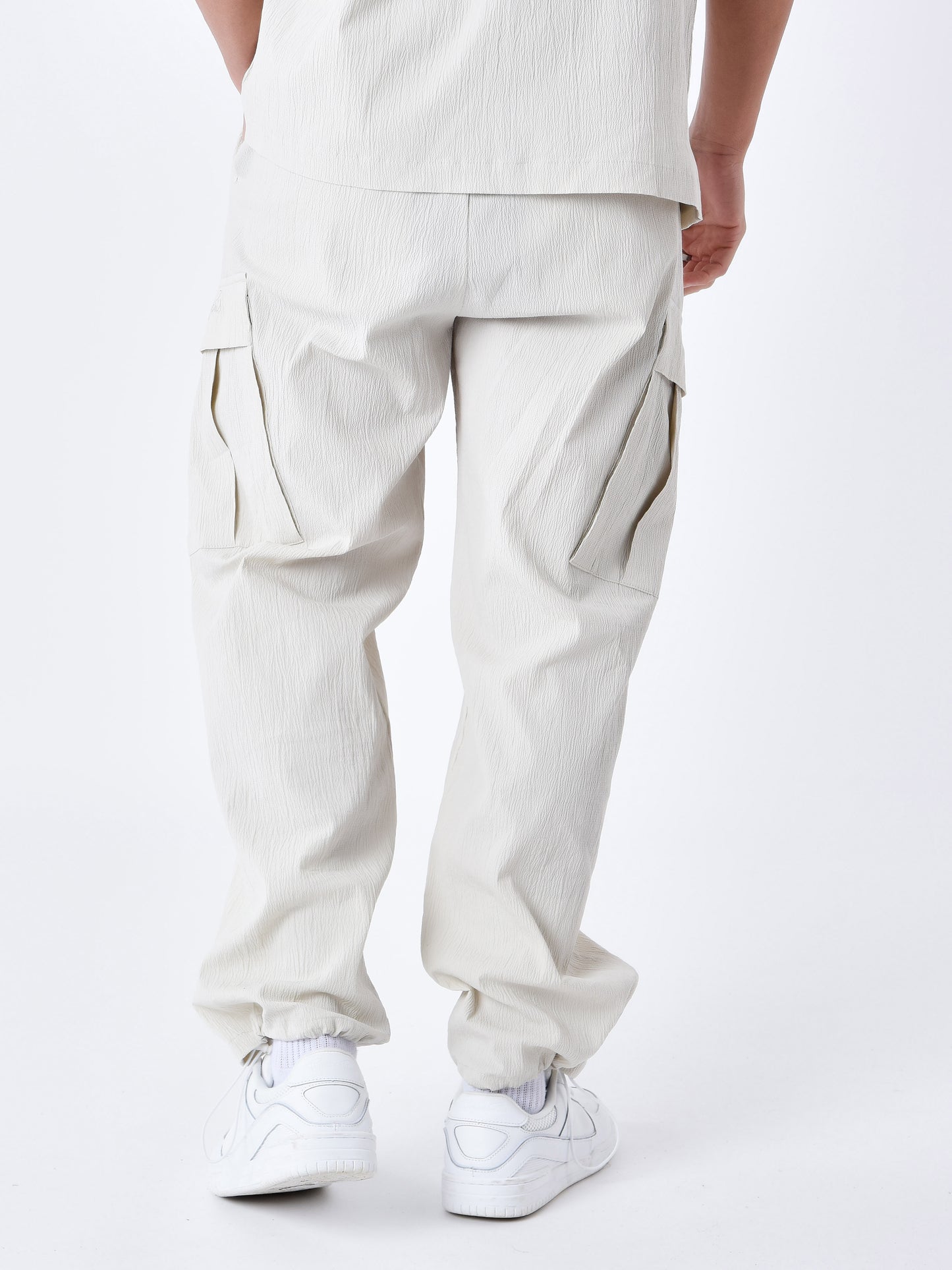 pantalon-effet-froisse-a-poches-beige