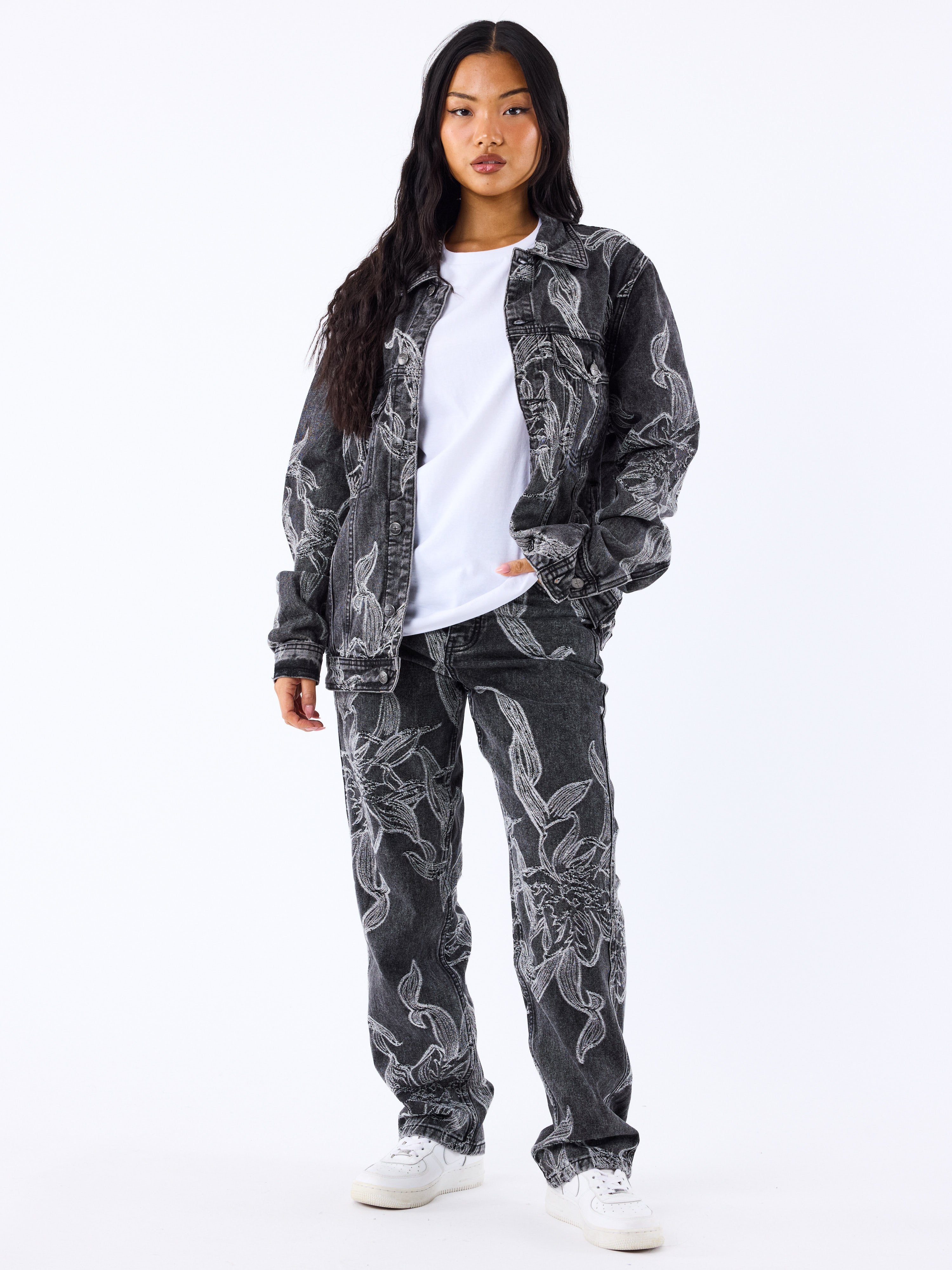 pantalon-en-denim-a-motif-floral-gris