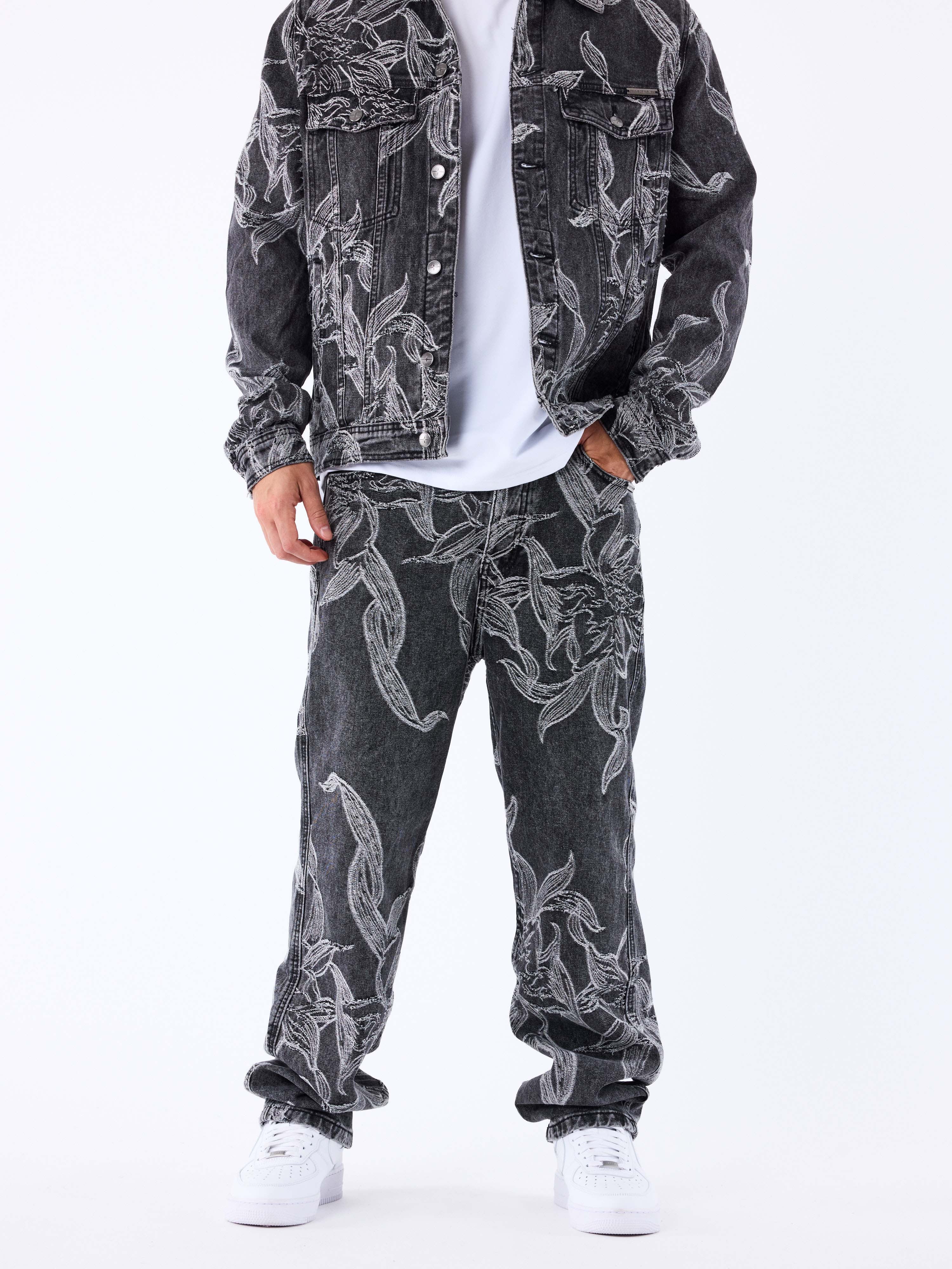 pantalon-en-denim-a-motif-floral-gris