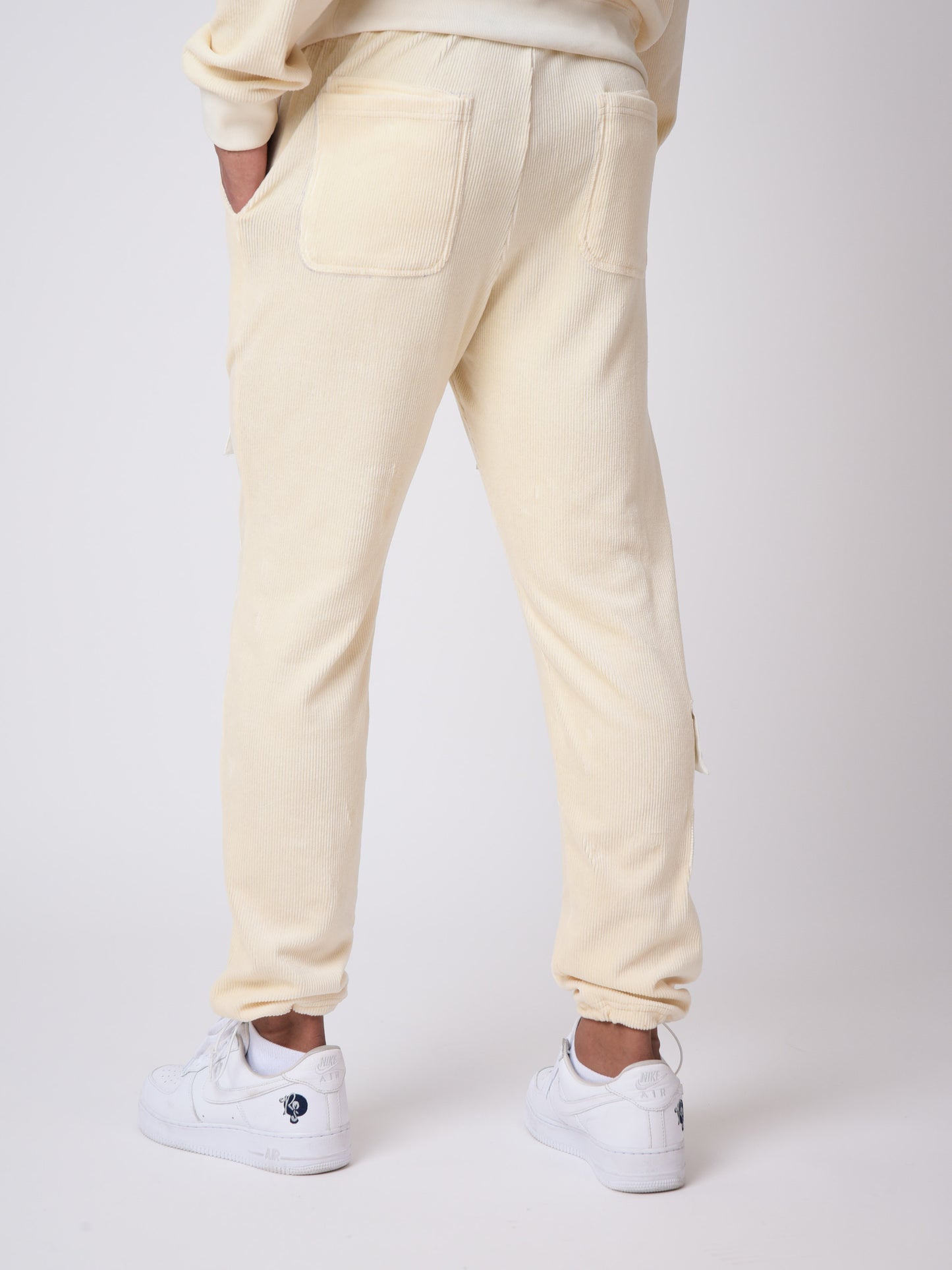pantalon-en-velours-cotele-ivoire