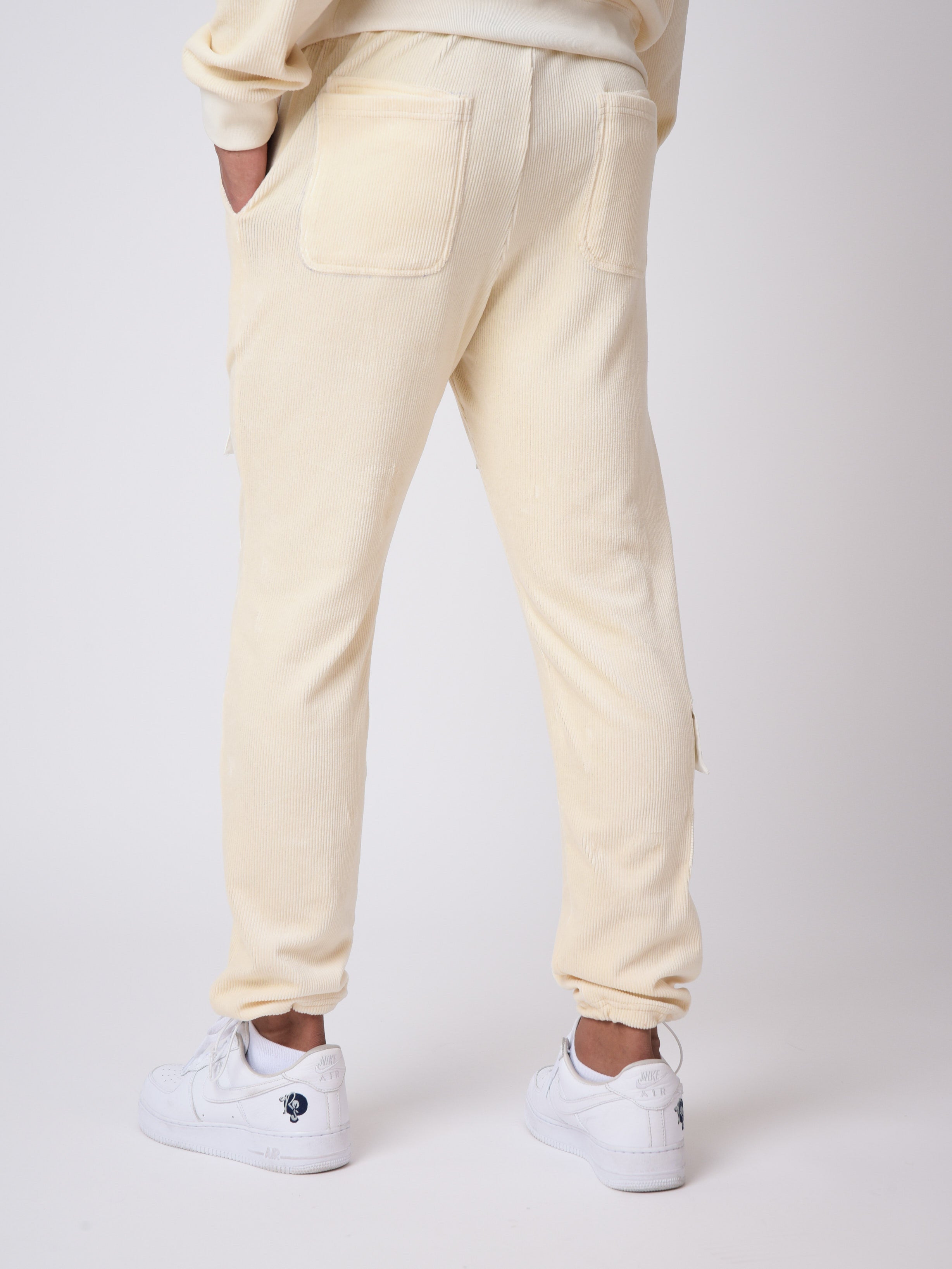pantalon-en-velours-cotele-ivoire
