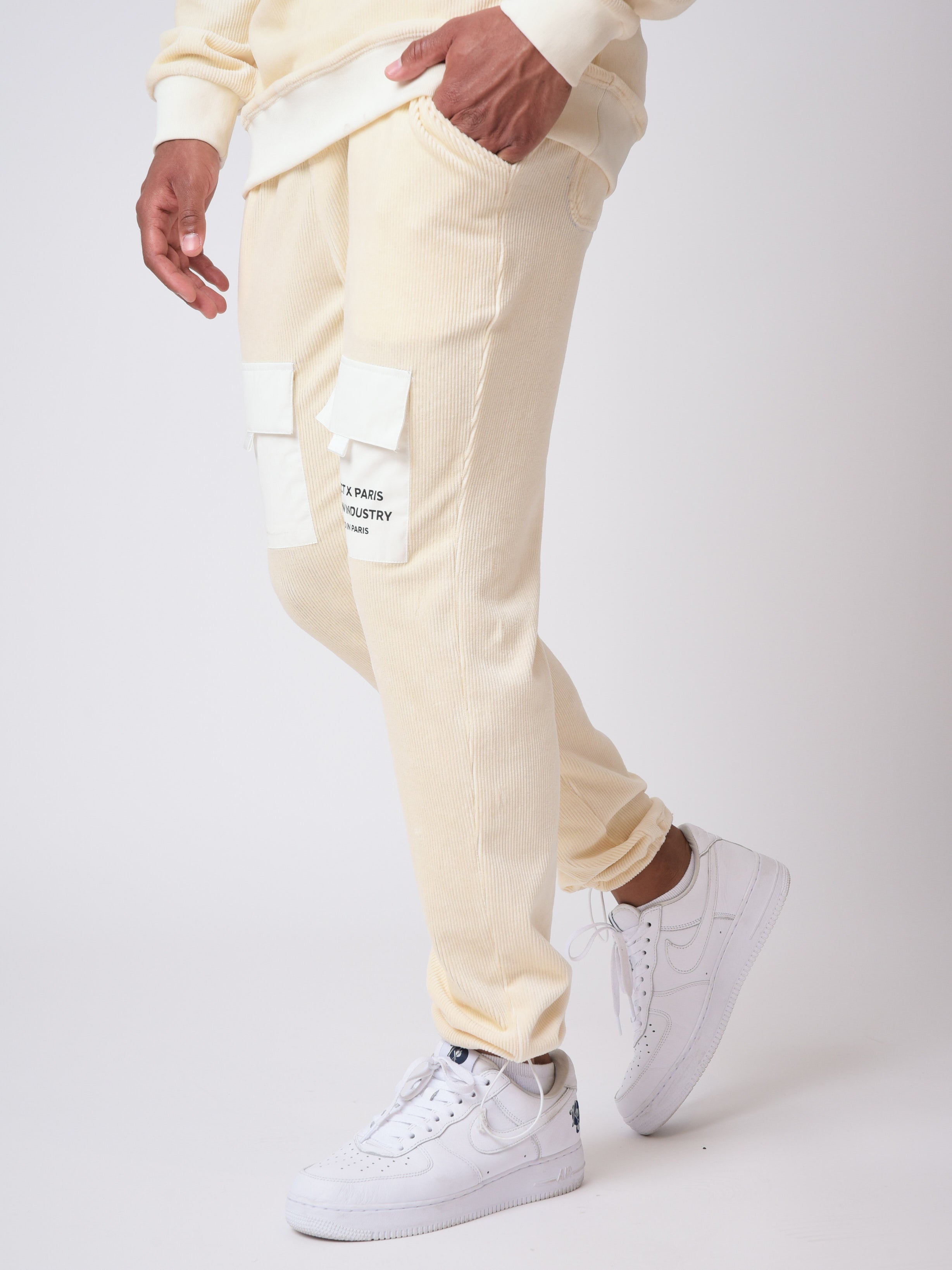 pantalon-en-velours-cotele-ivoire