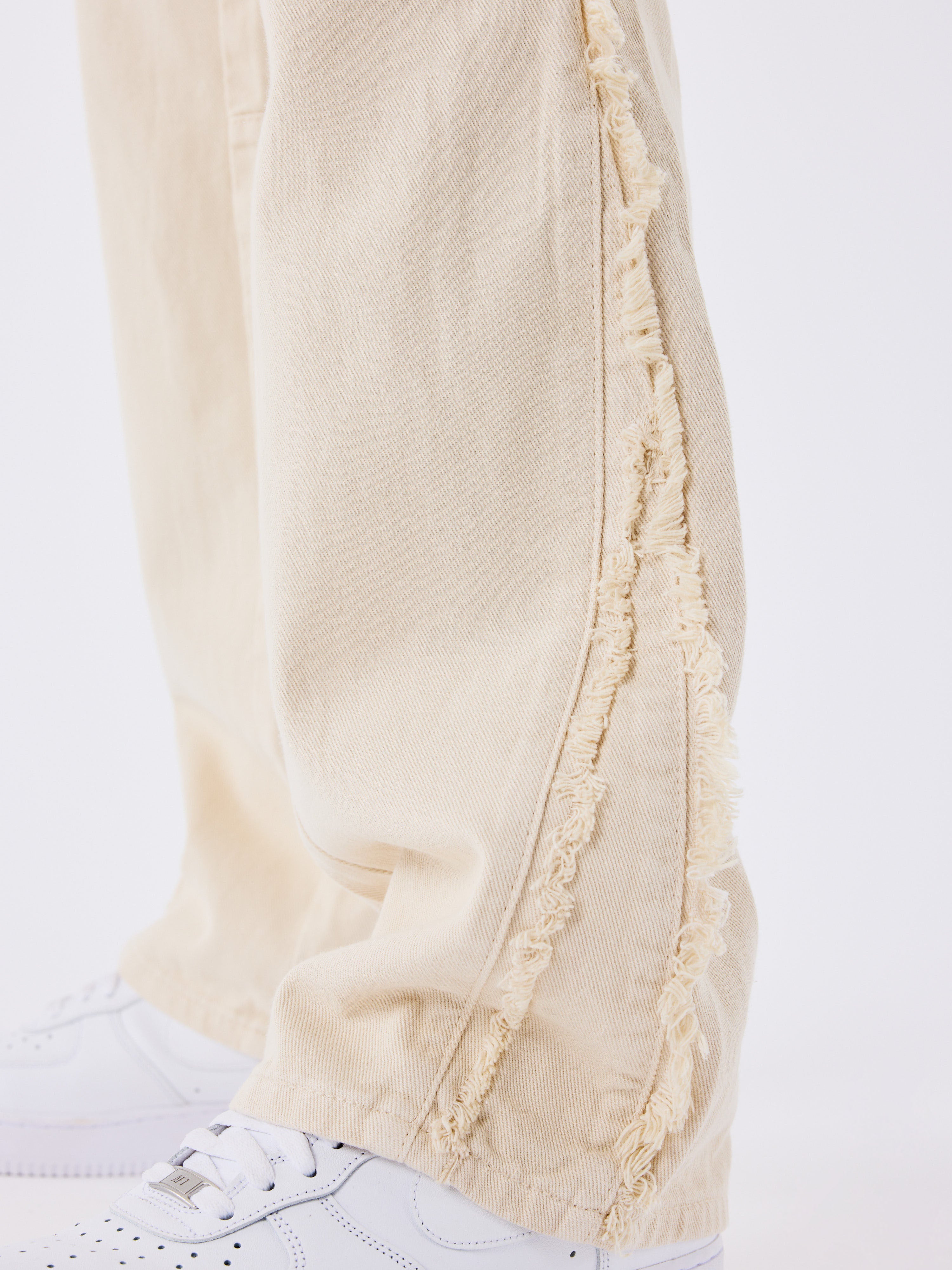 Calça flare com detalhes de franjas-6