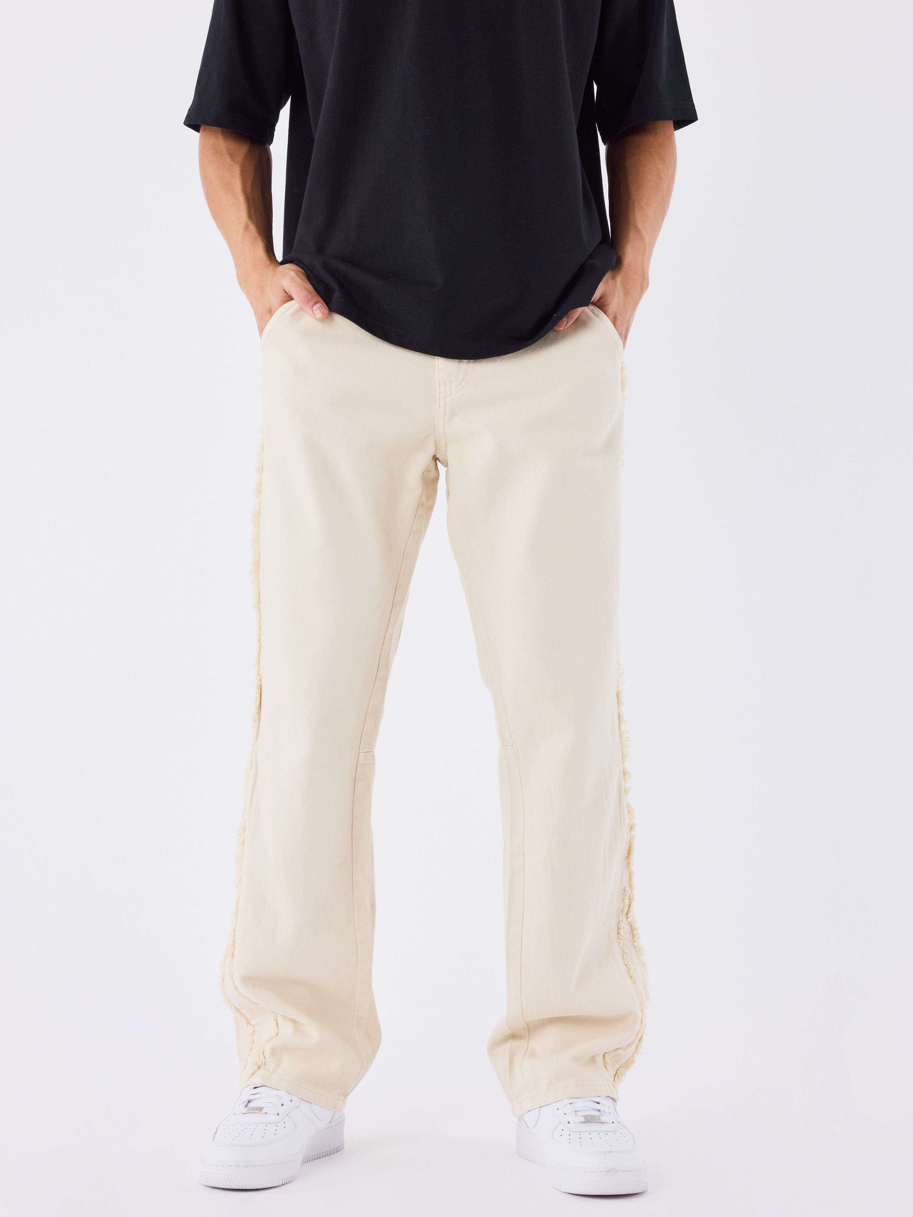 Calça flare com detalhes de franjas-2