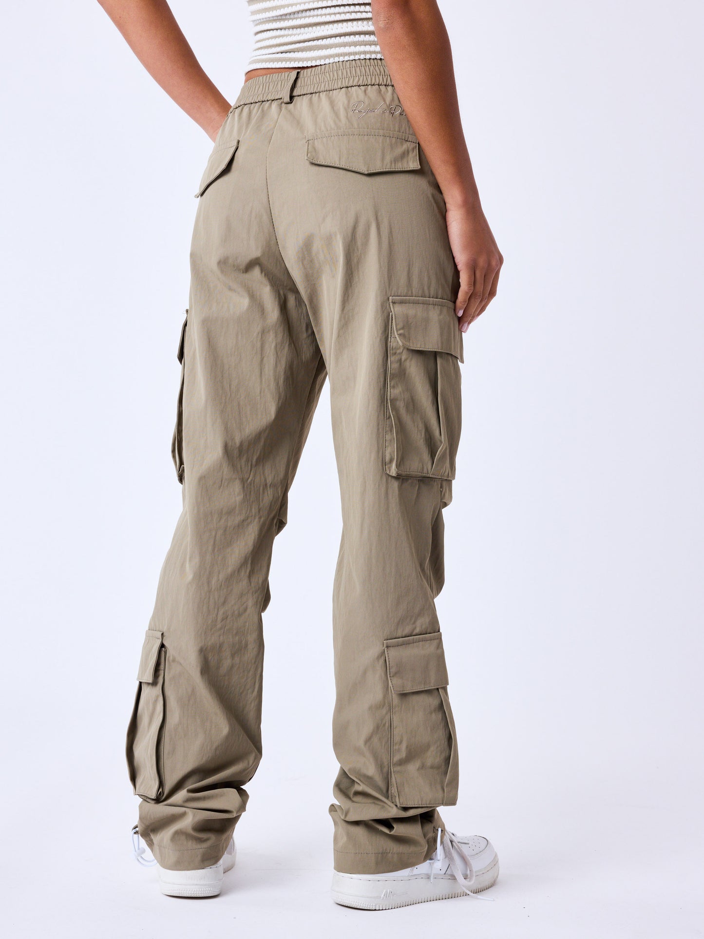 pantalon-fervor-taupe-modelshot