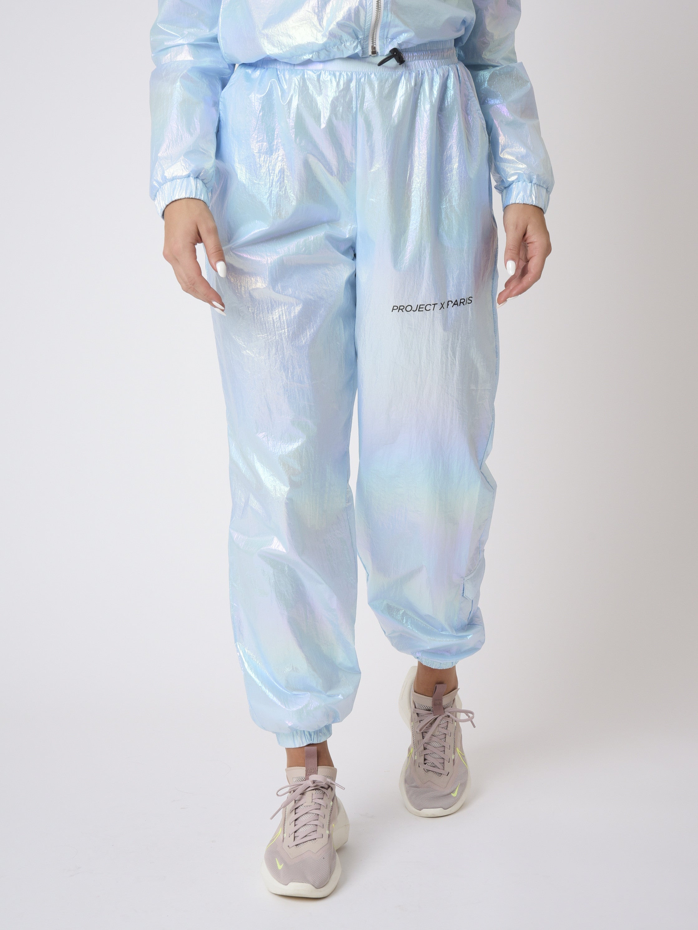 pantalon-matiere-irisee-bleu-modelshot