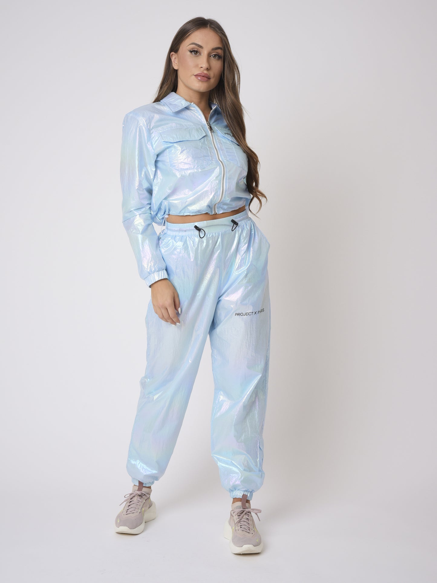 pantalon-matiere-irisee-bleu-modelshot