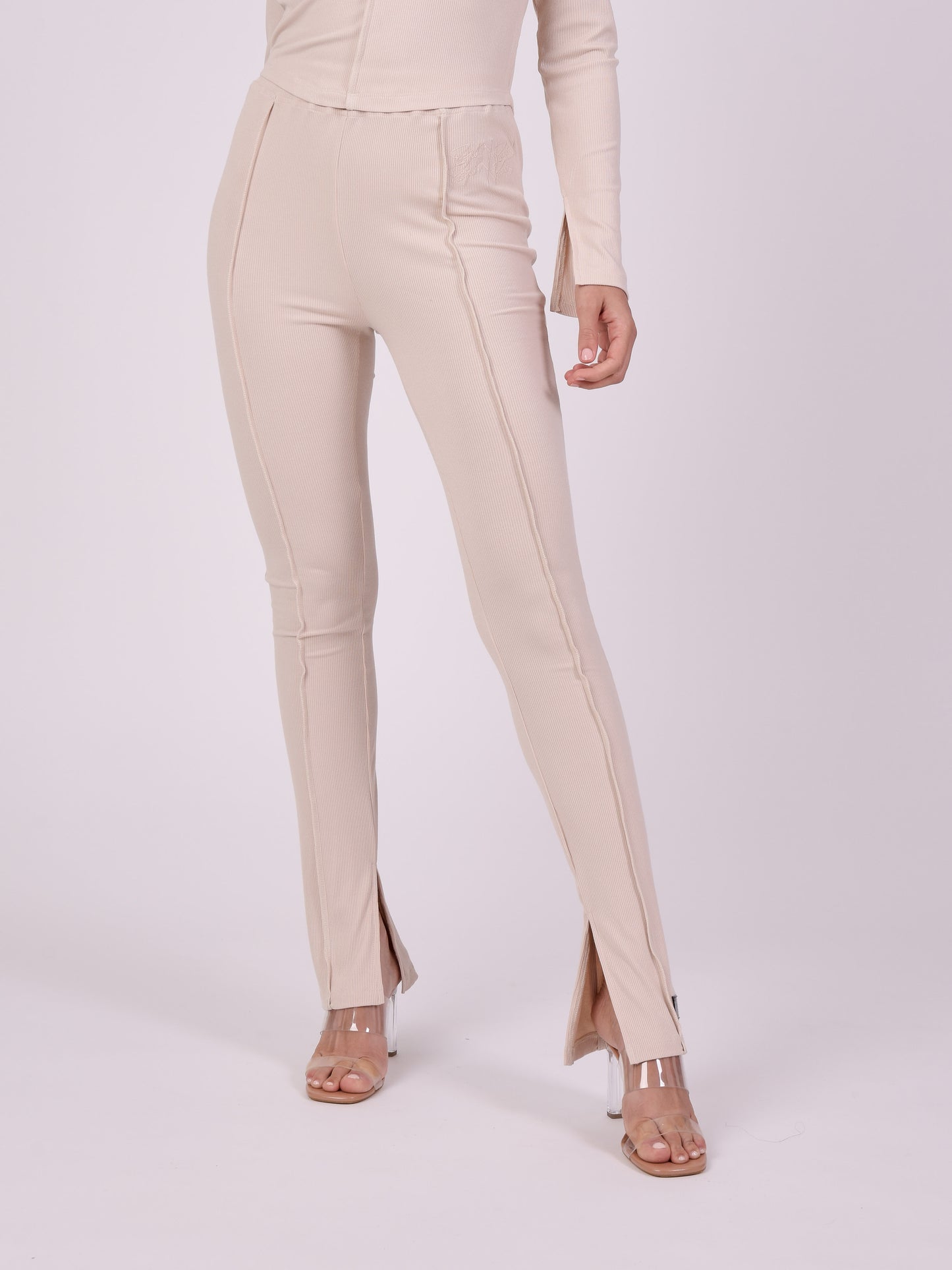 pantalon-moulant-coutures-apparentes-beige