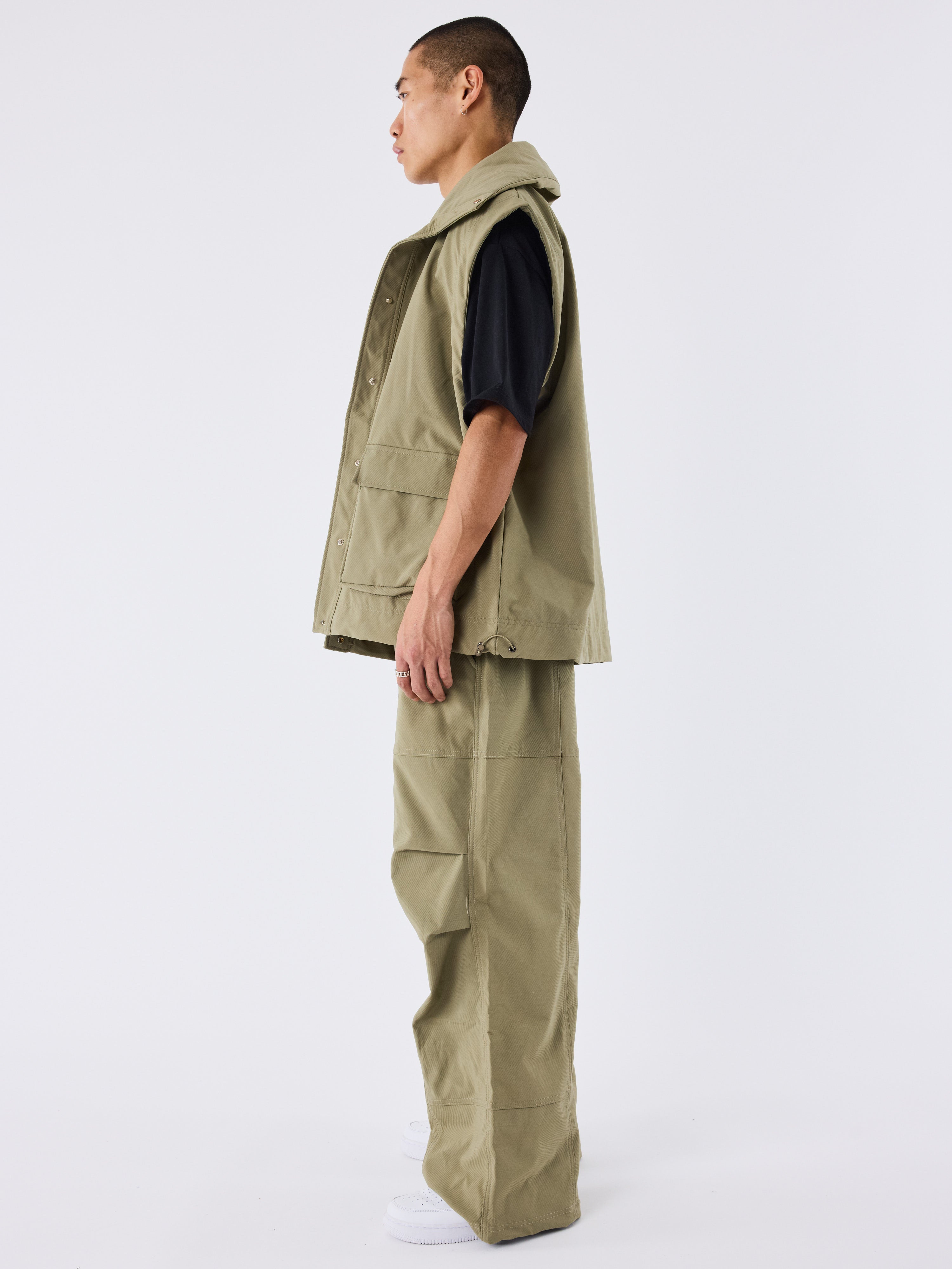 Pantalón oversize con cortes-4