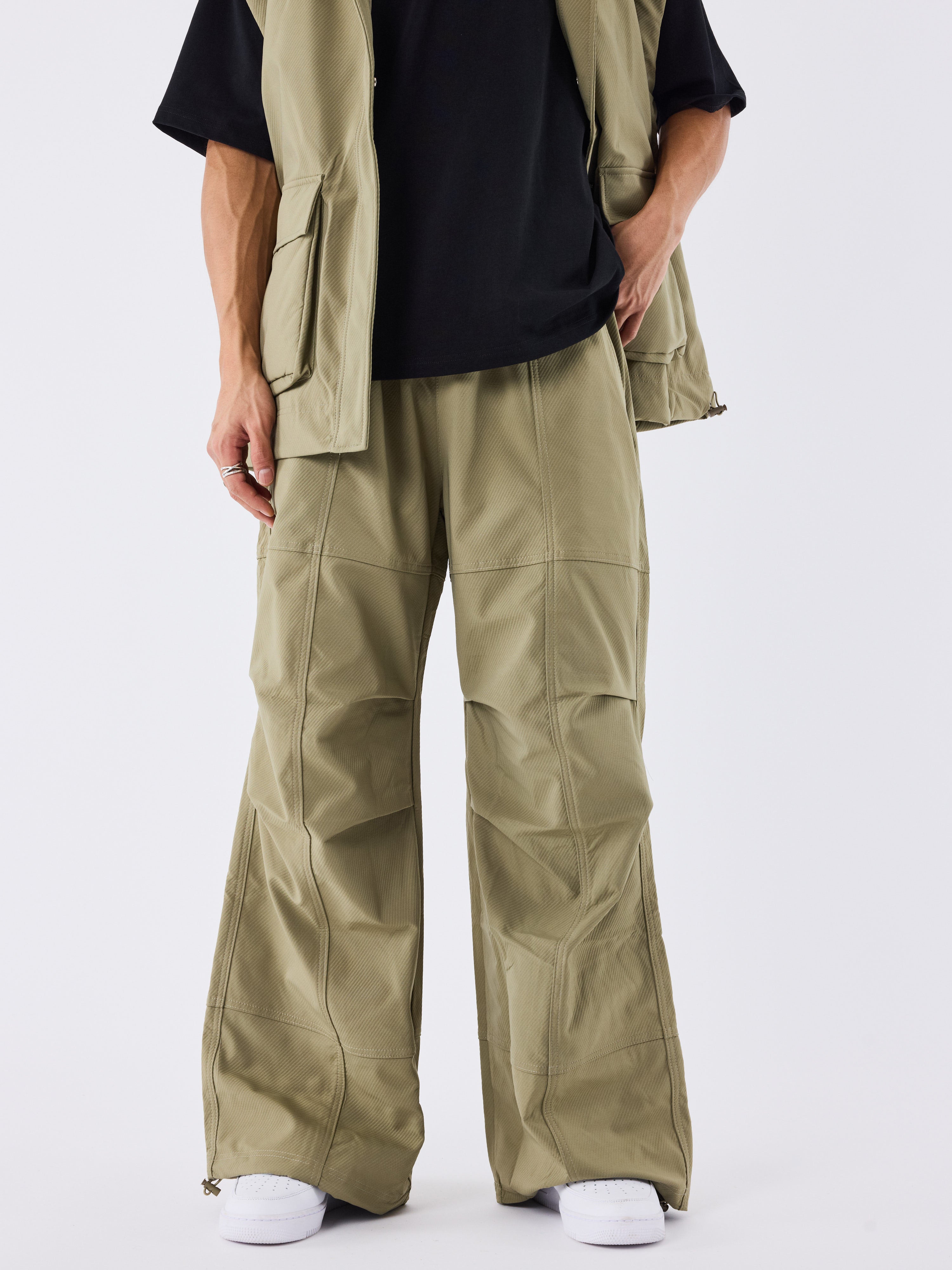 Pantalón oversize con cortes-2