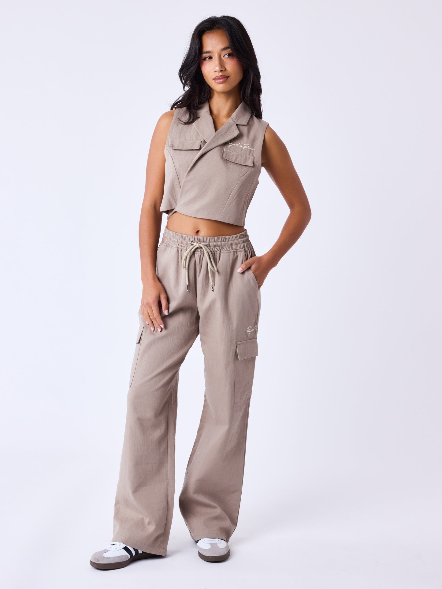 pantalon-suit-taupe-modelshot