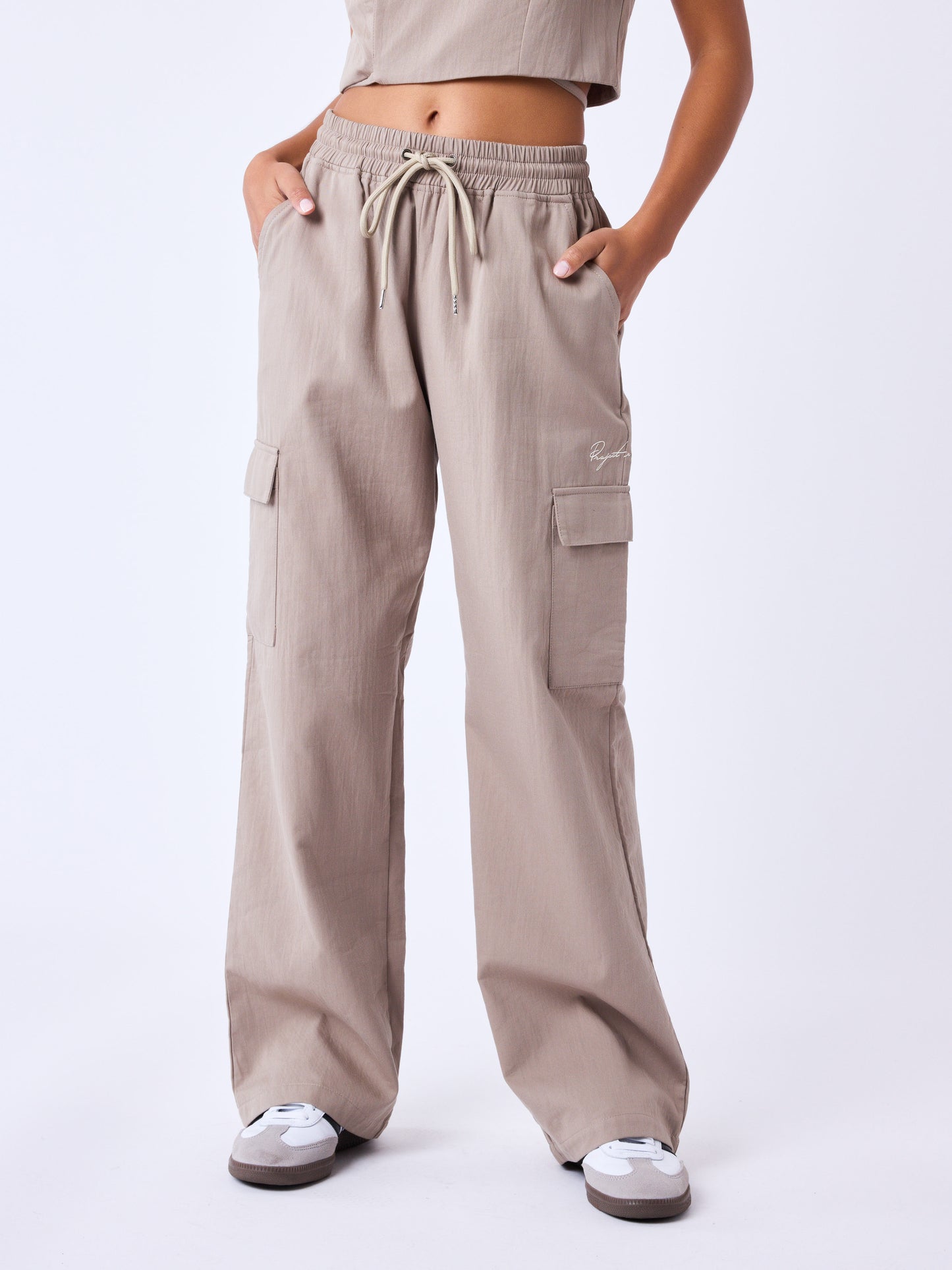 pantalon-suit-taupe-modelshot