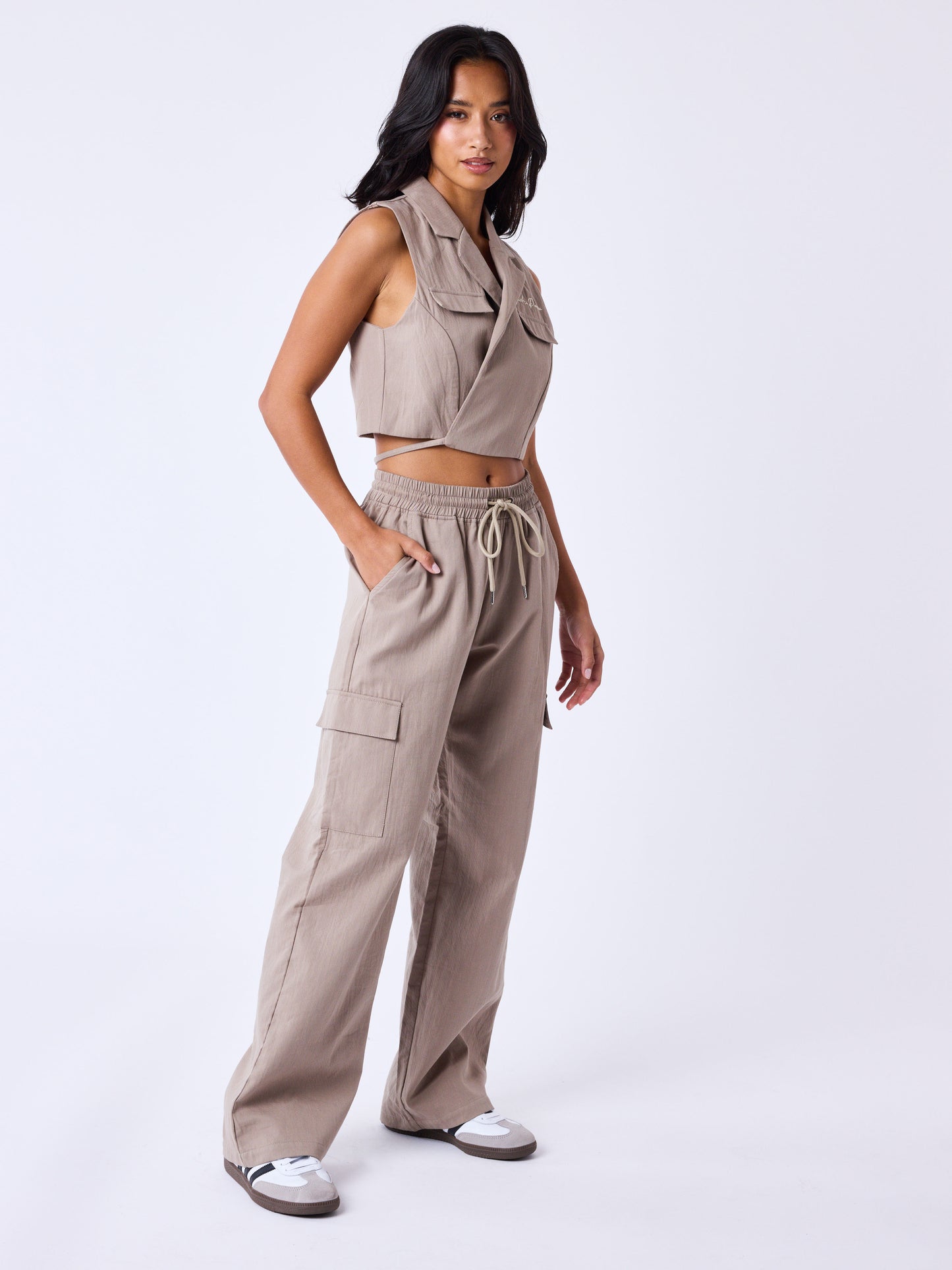 pantalon-suit-taupe-modelshot