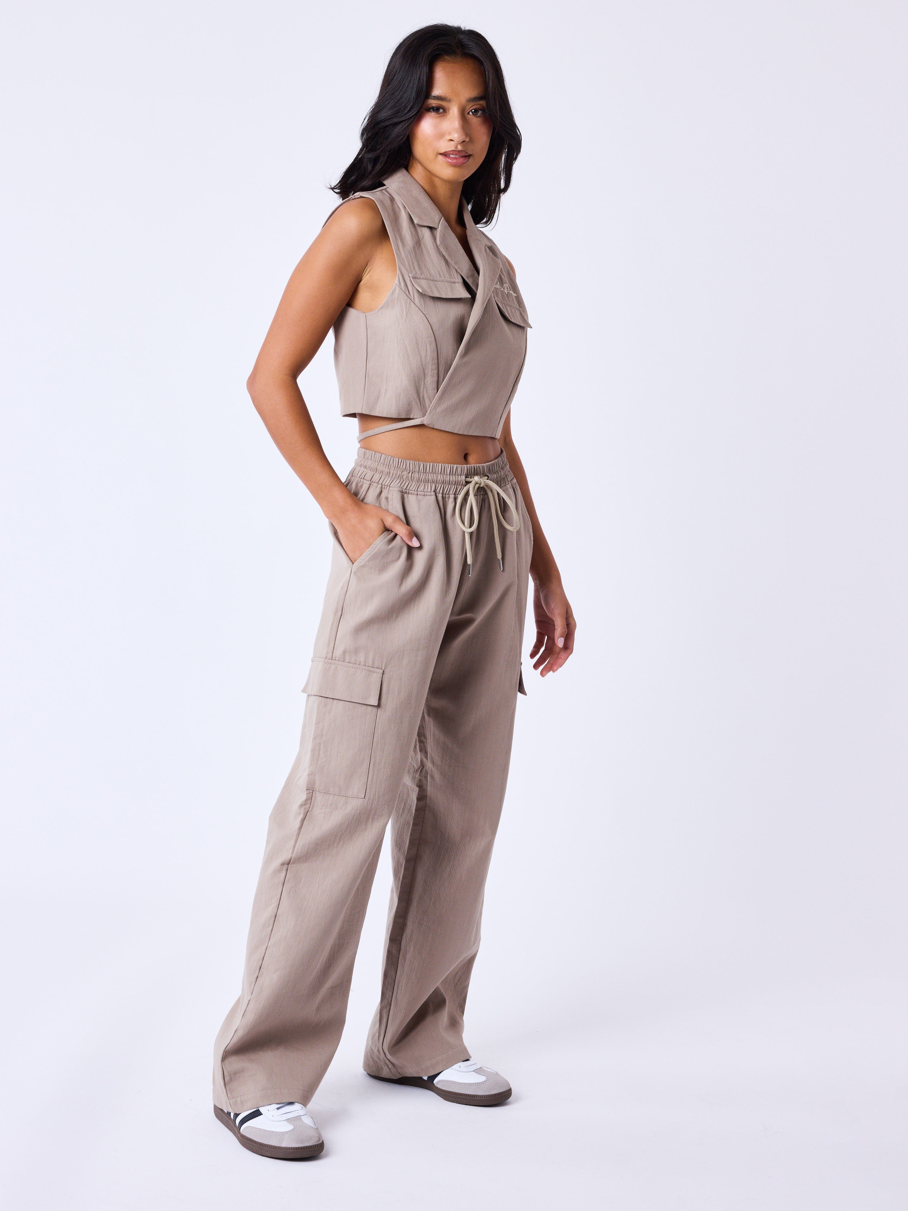 pantalon-suit-taupe-modelshot