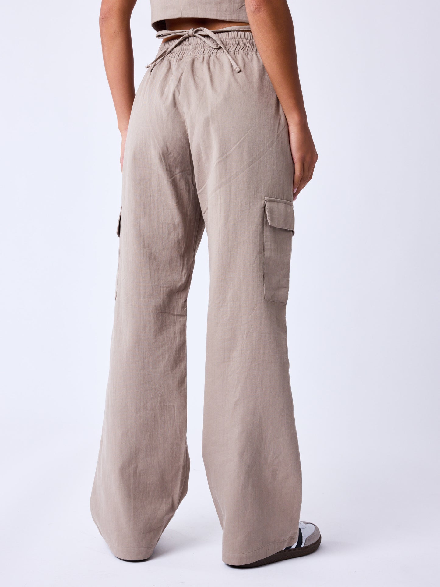 pantalon-suit-taupe-modelshot