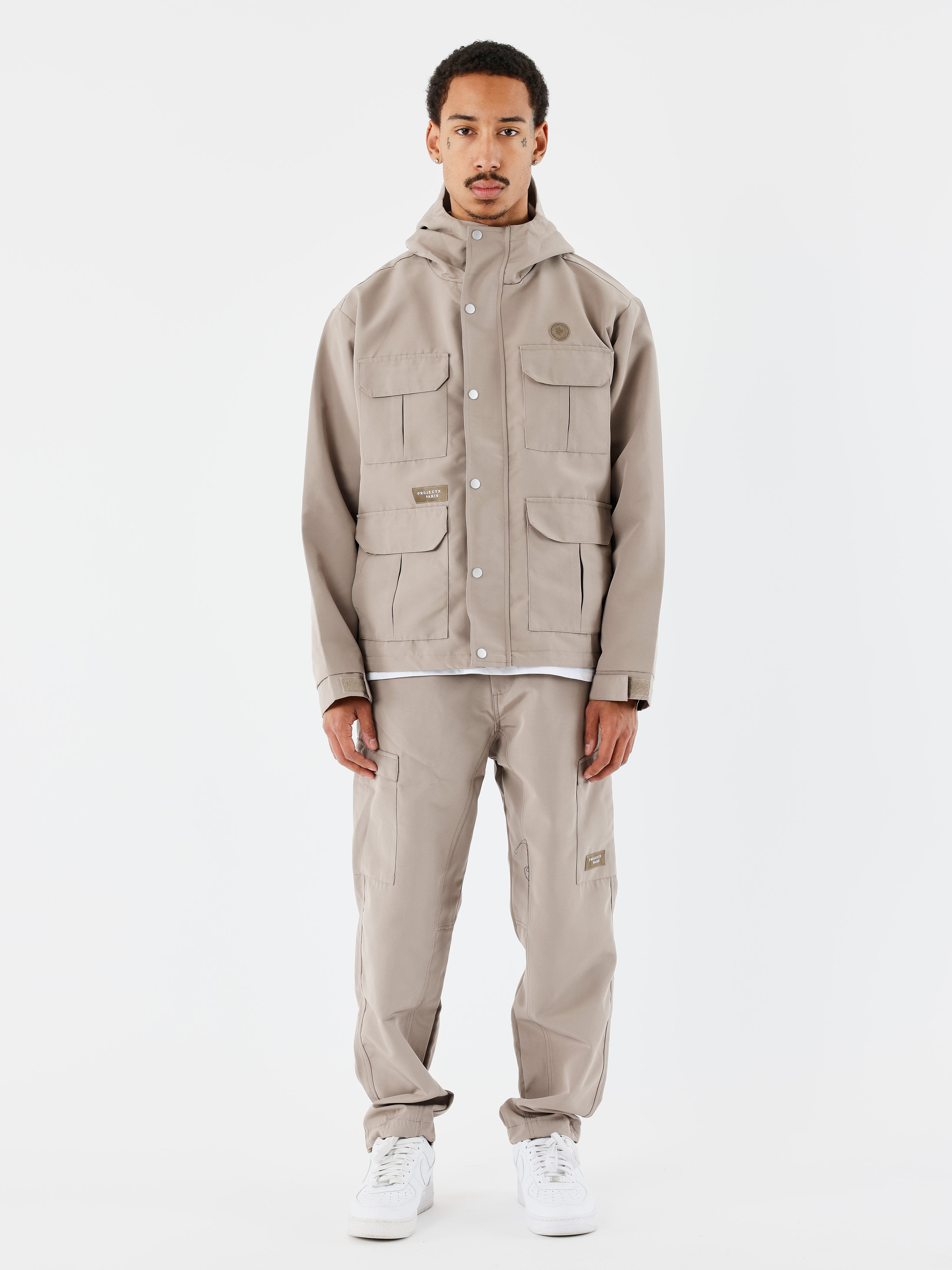 pantalon-technique-a-poches-taupe