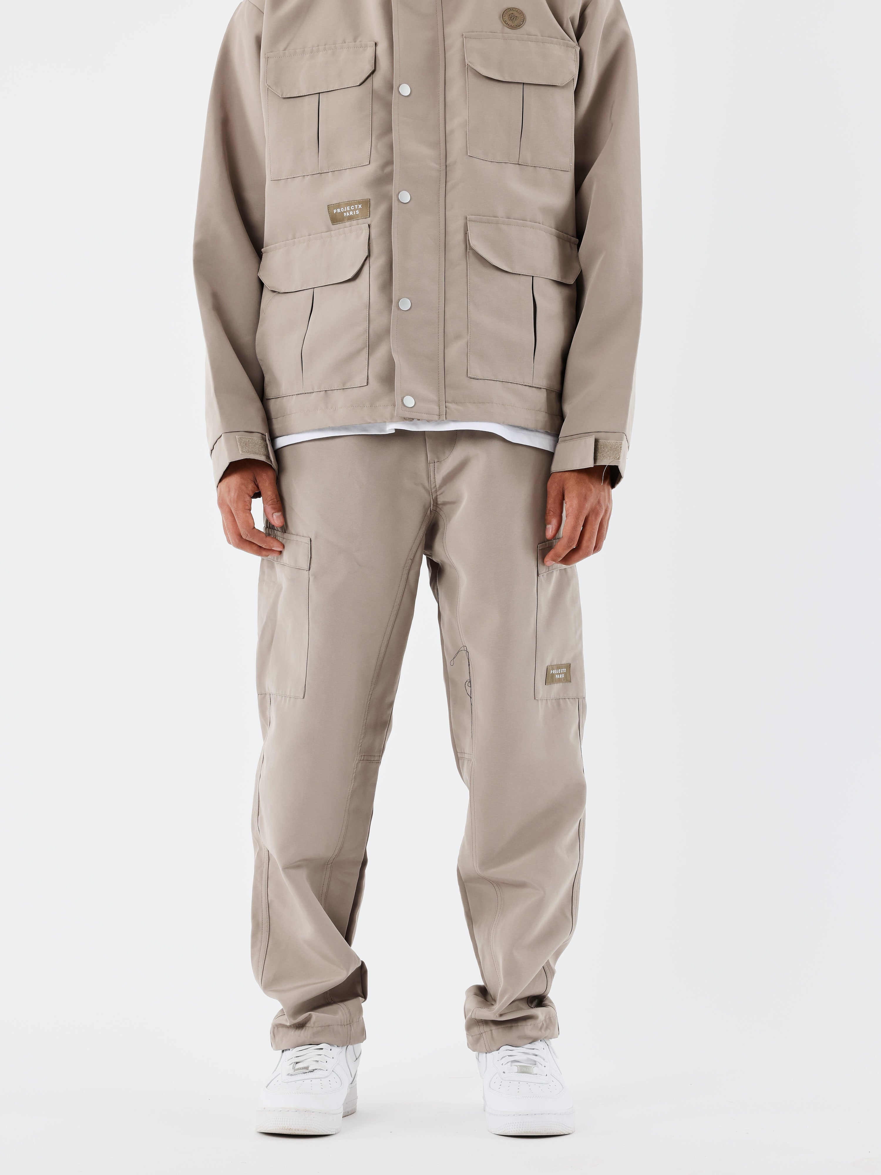 pantalon-technique-a-poches-taupe