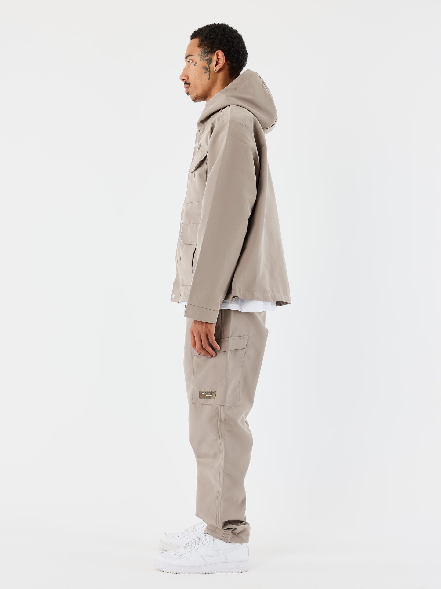 pantalon-technique-a-poches-taupe