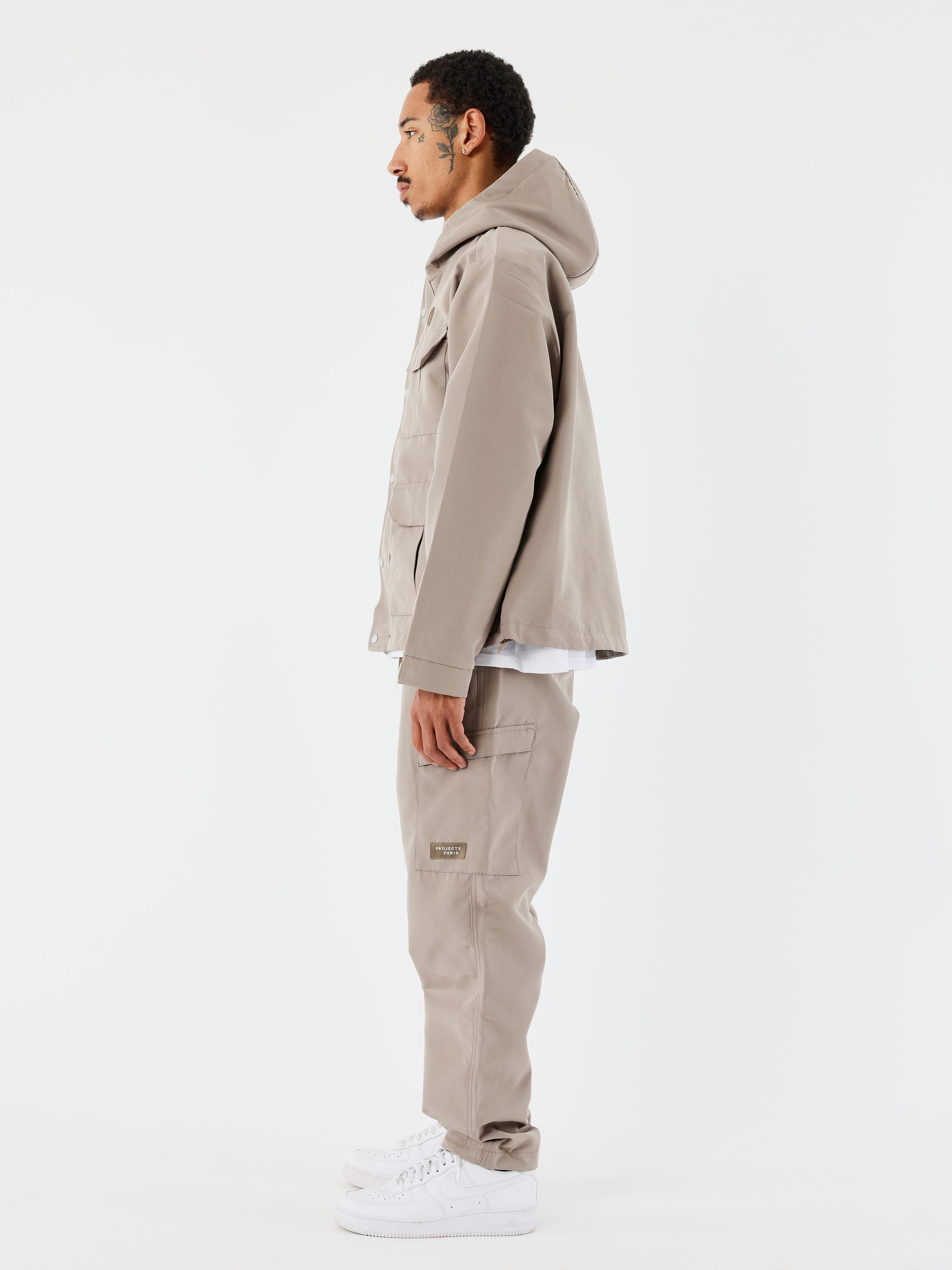 pantalon-technique-a-poches-taupe