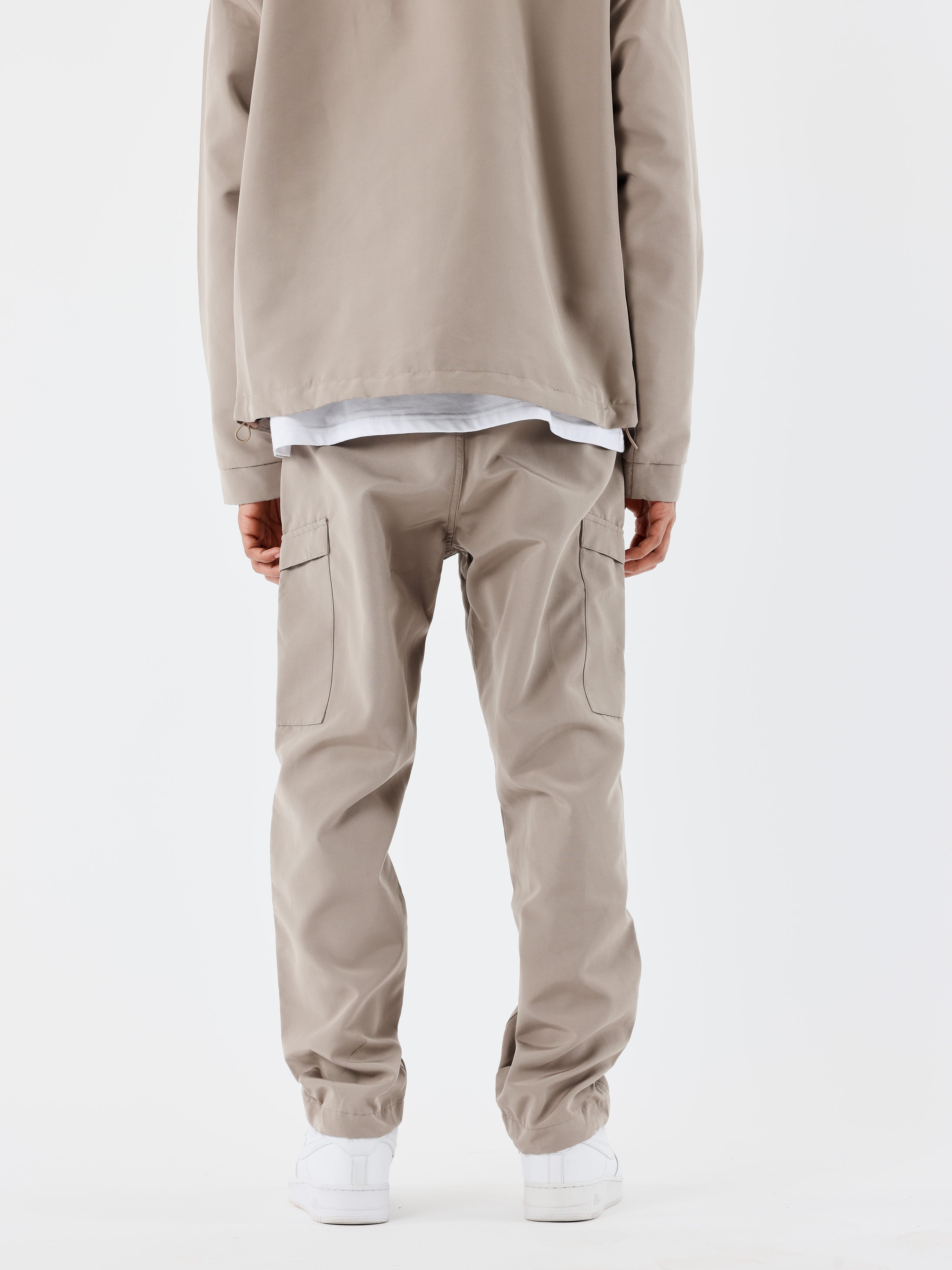 pantalon-technique-a-poches-taupe